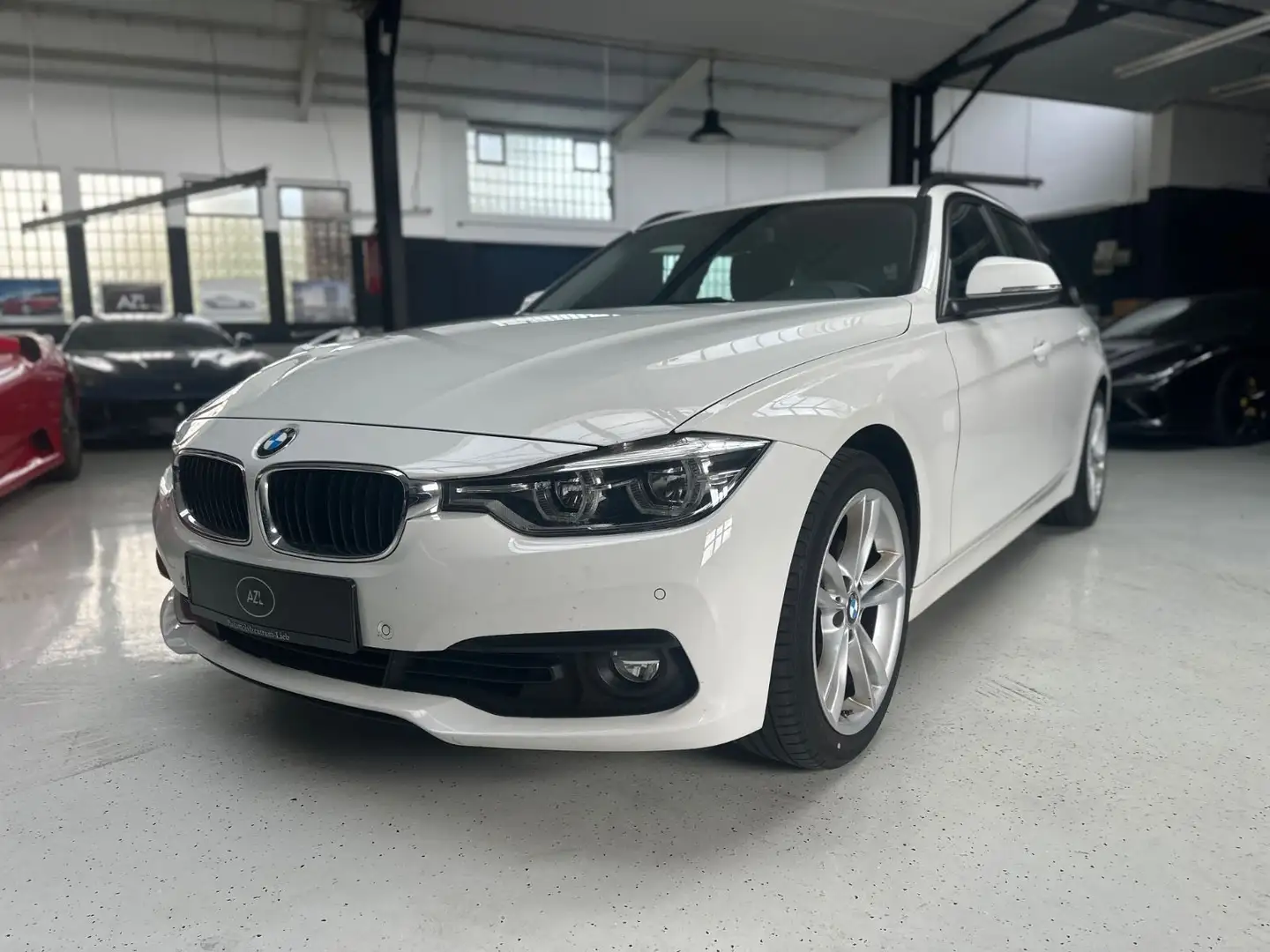 BMW 320 i Advantage/Panoramadach Blanc - 1