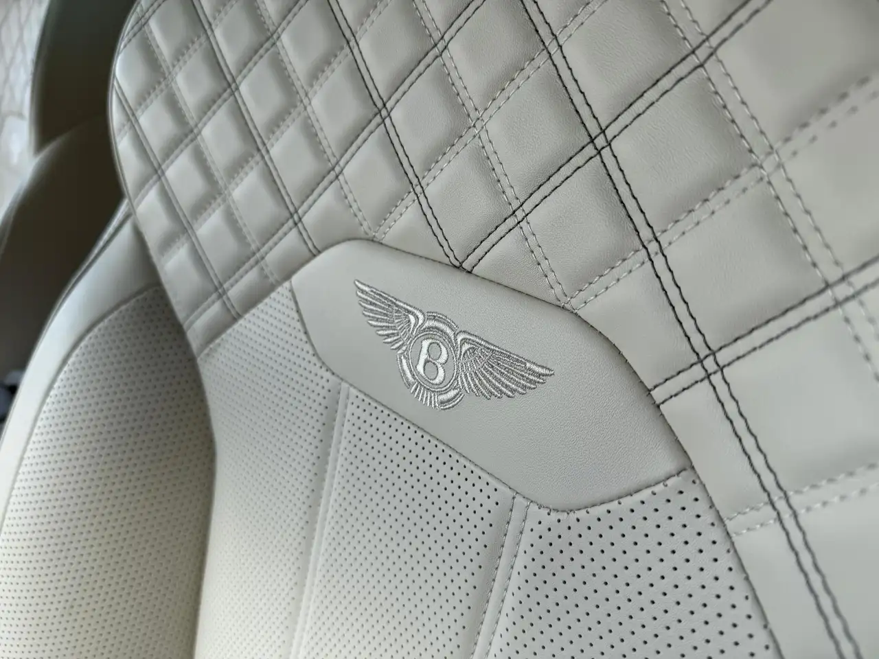 Bentley Bentayga 2021 — фото 10