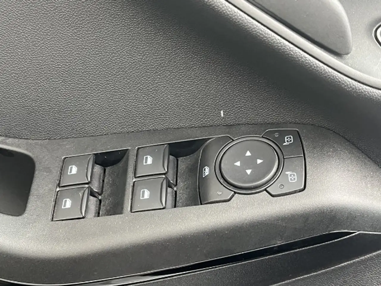 Ford Fiesta 1.1 Cool&Connect — photo 12