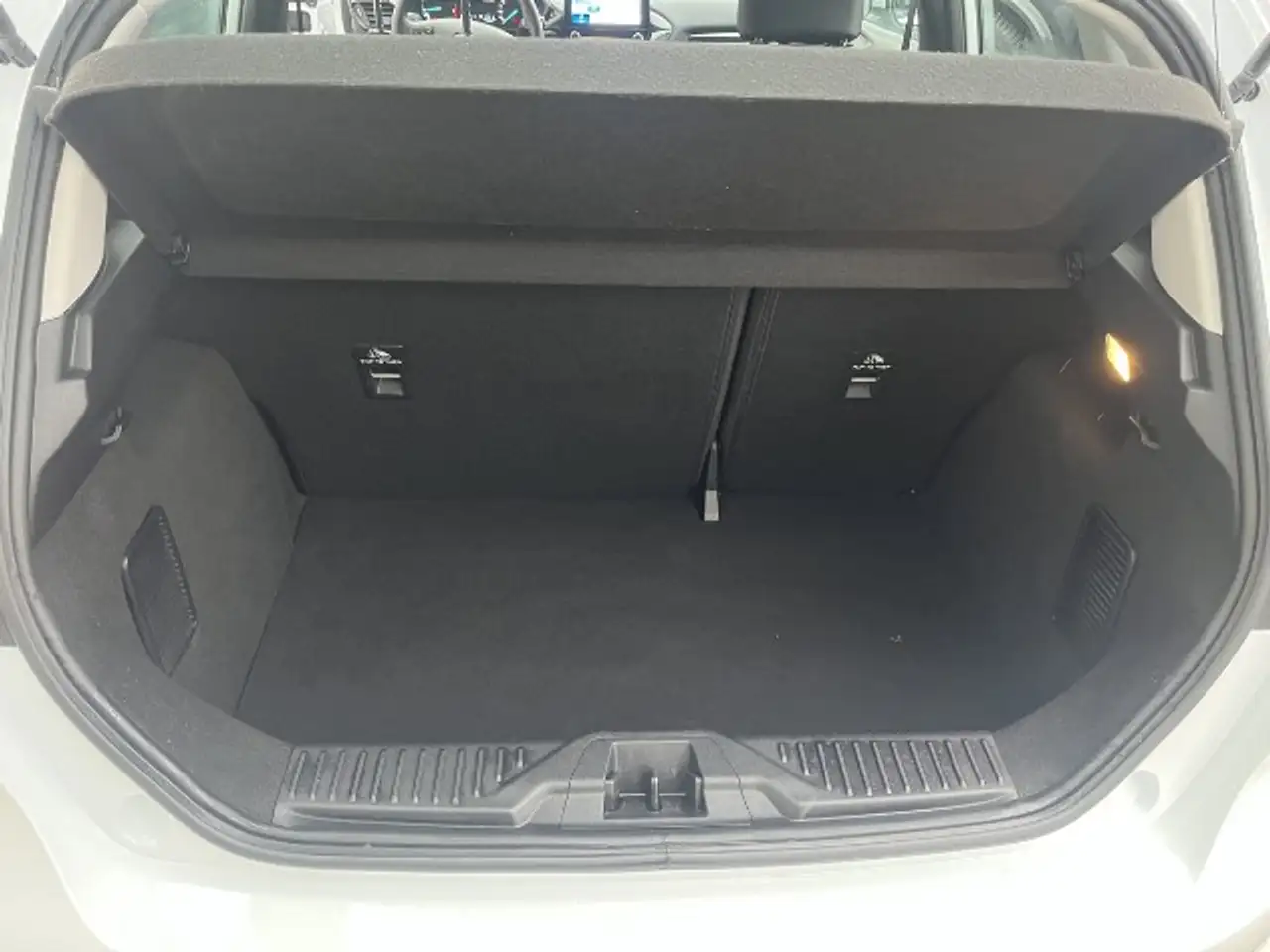 Ford Fiesta 1.1 Cool&Connect — photo 13