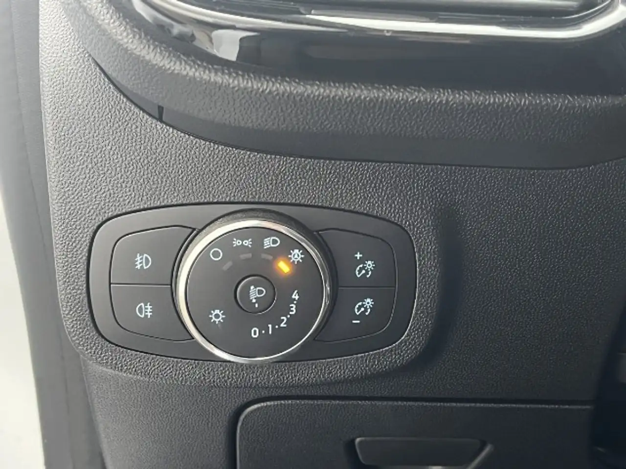 Ford Fiesta 1.1 Cool&Connect — photo 11