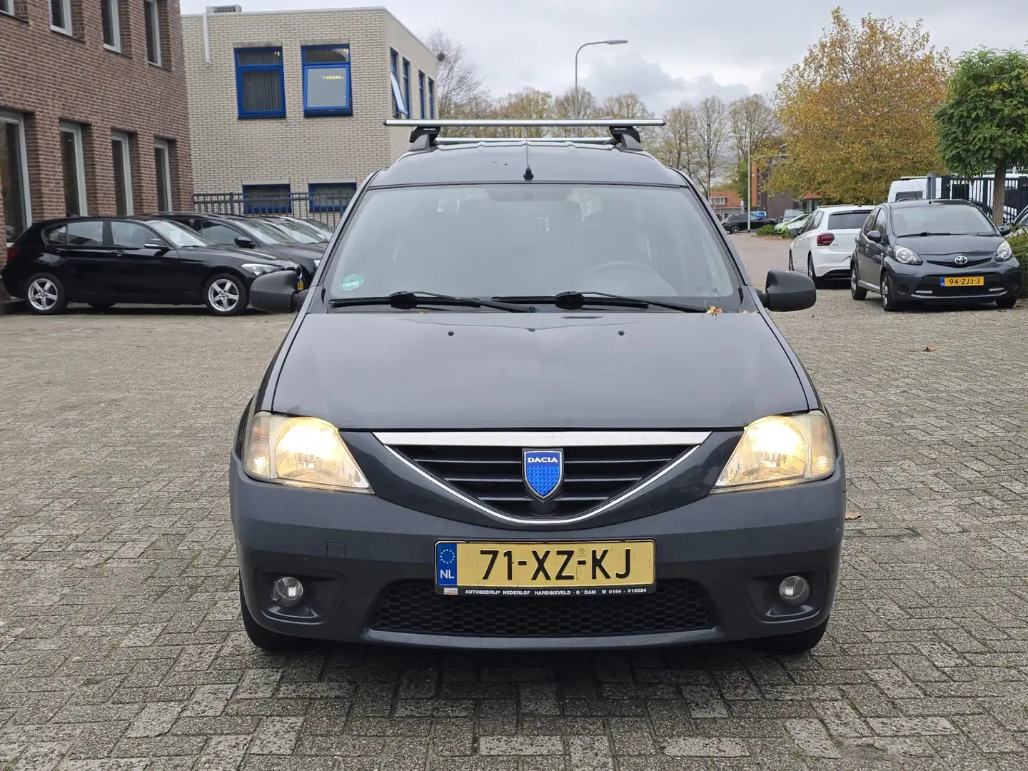 Dacia Logan MCV 1.6 Lauréate 7p. Aico |7persoons |1e eigenaar Gris - 2