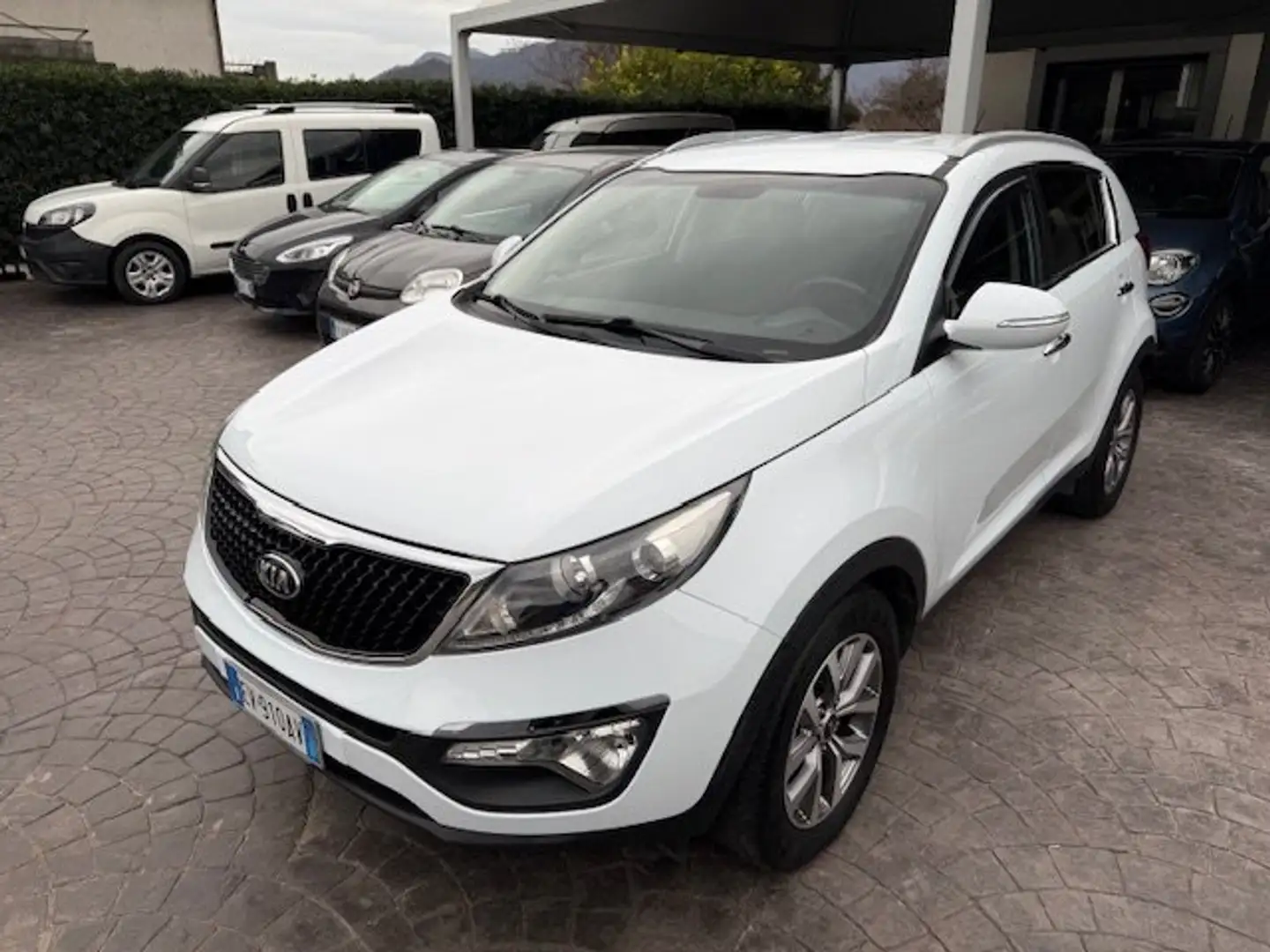 Kia Sportage 1.6 Active 2wd eco Gpl Bianco - 2