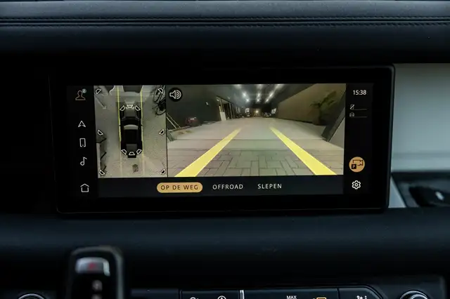 Land Rover Defender view 25