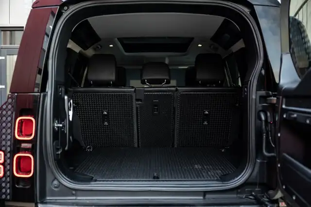 Land Rover Defender view 15
