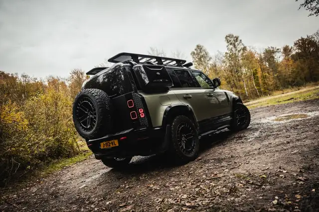 Land Rover Defender view 27