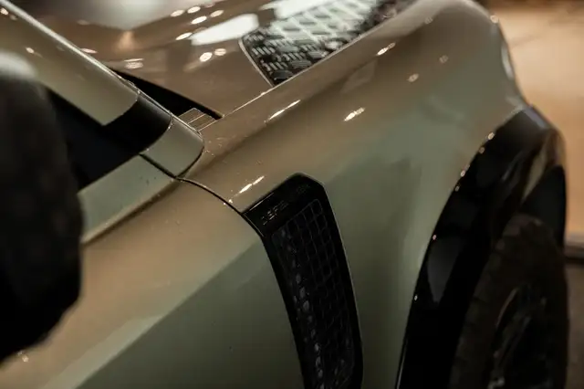 Land Rover Defender view 26
