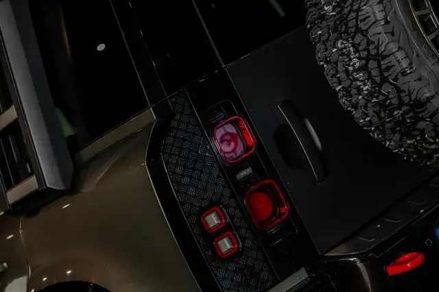 Land Rover Defender view 18