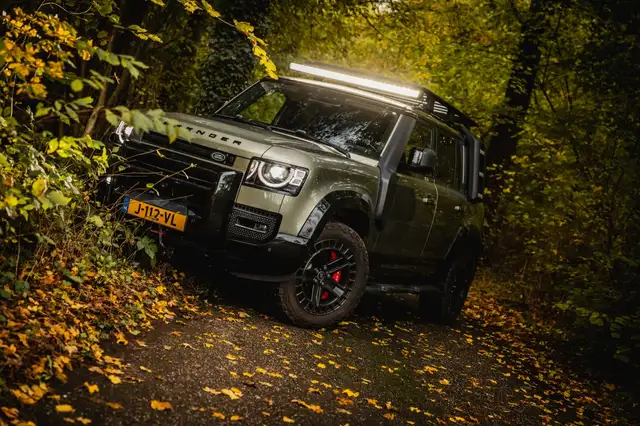 Land Rover Defender view 24