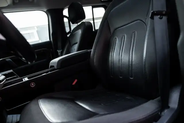 Land Rover Defender view 4