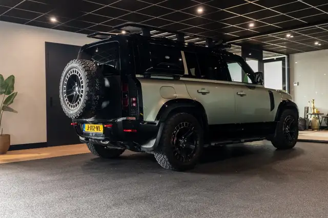 Land Rover Defender view 3