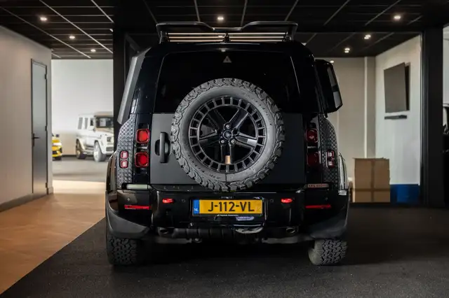 Land Rover Defender view 10