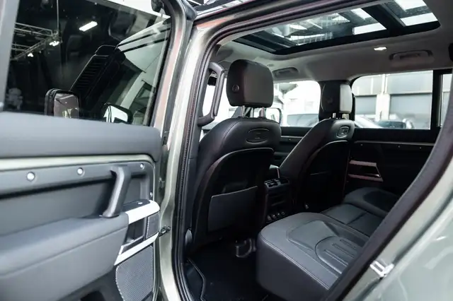 Land Rover Defender view 6