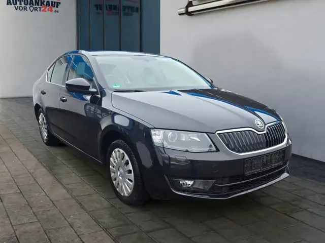 Skoda Octavia Lim. Elegance*NAVI*DAB*2JGarantie* Klima Navi