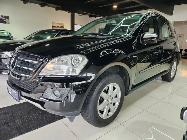 Mercedes-Benz ML 300 CDI  4Matic*AHK*NAVI*Scheckheft*Tuv-Neu