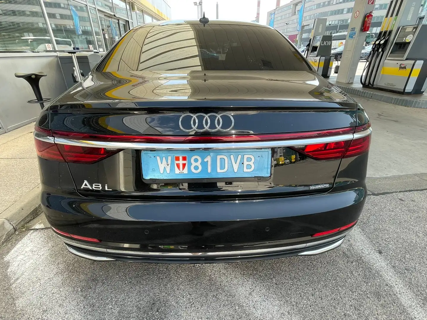 Audi A8 Lang 55 TFSI quattro Schwarz - 2