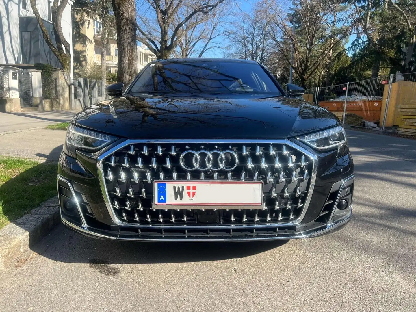 Audi A8 Lang 55 TFSI quattro Schwarz - 1