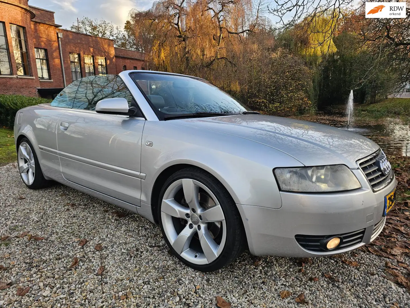 Audi A4 Cabriolet 2.4 V6 XENON/leer/AIRCO Grau - 1