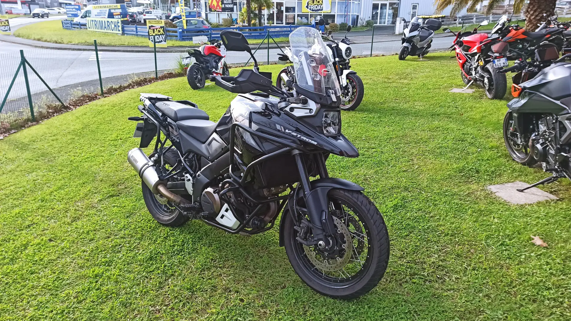 Suzuki V-Strom 1050 Noir - 1