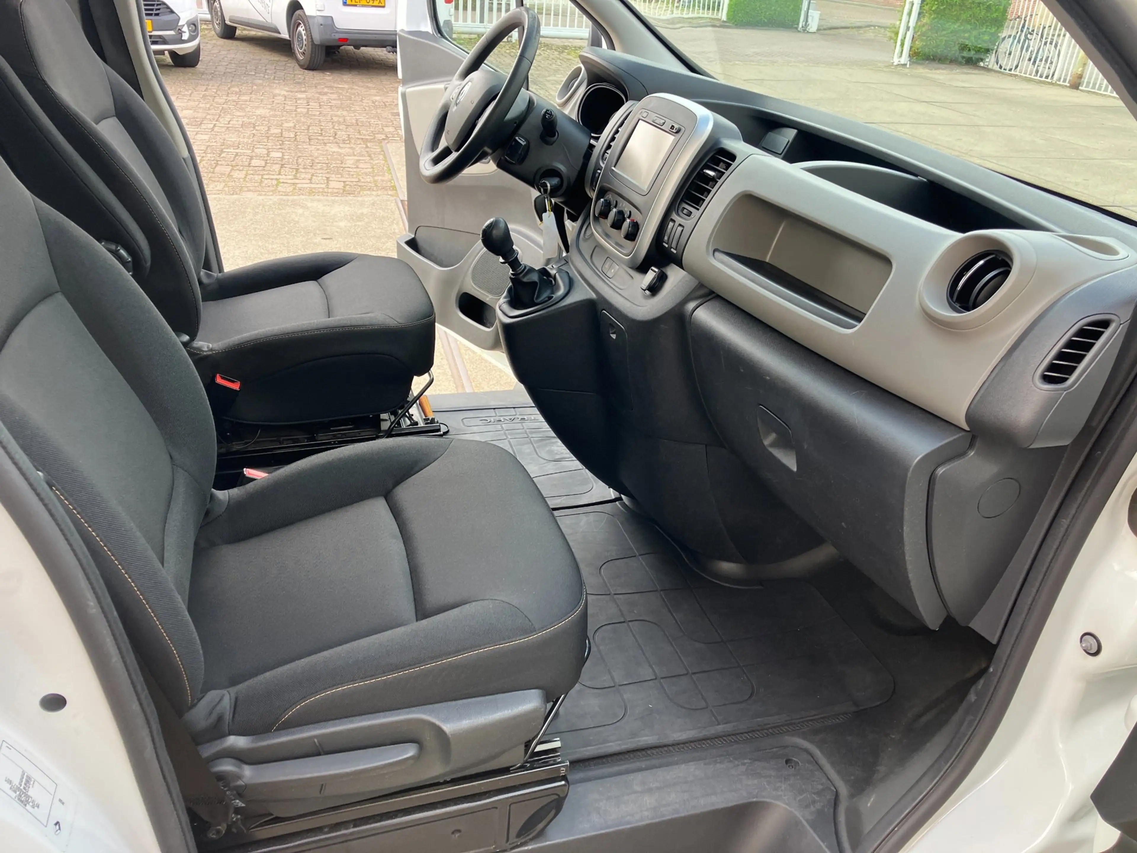 Renault Trafic 1.6 dCi T27 L1H1 Comfort Energy — photo 16