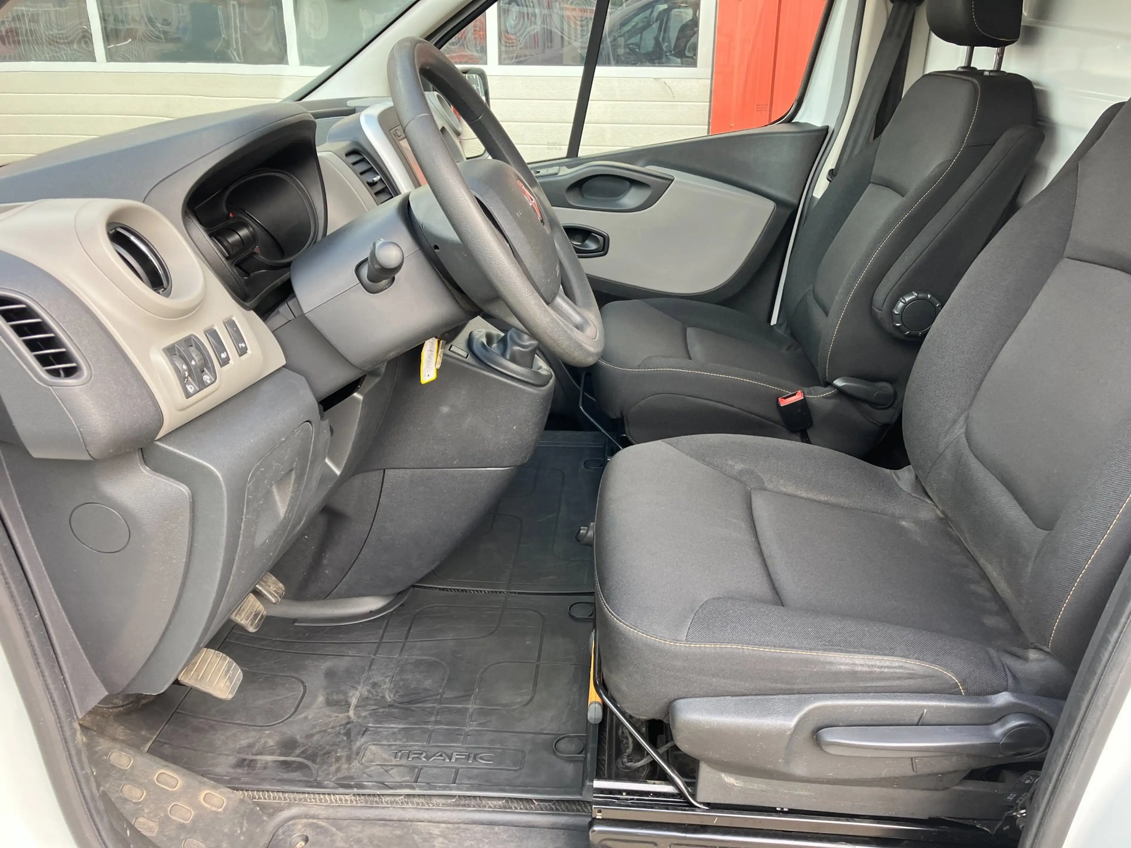 Renault Trafic 1.6 dCi T27 L1H1 Comfort Energy — photo 15
