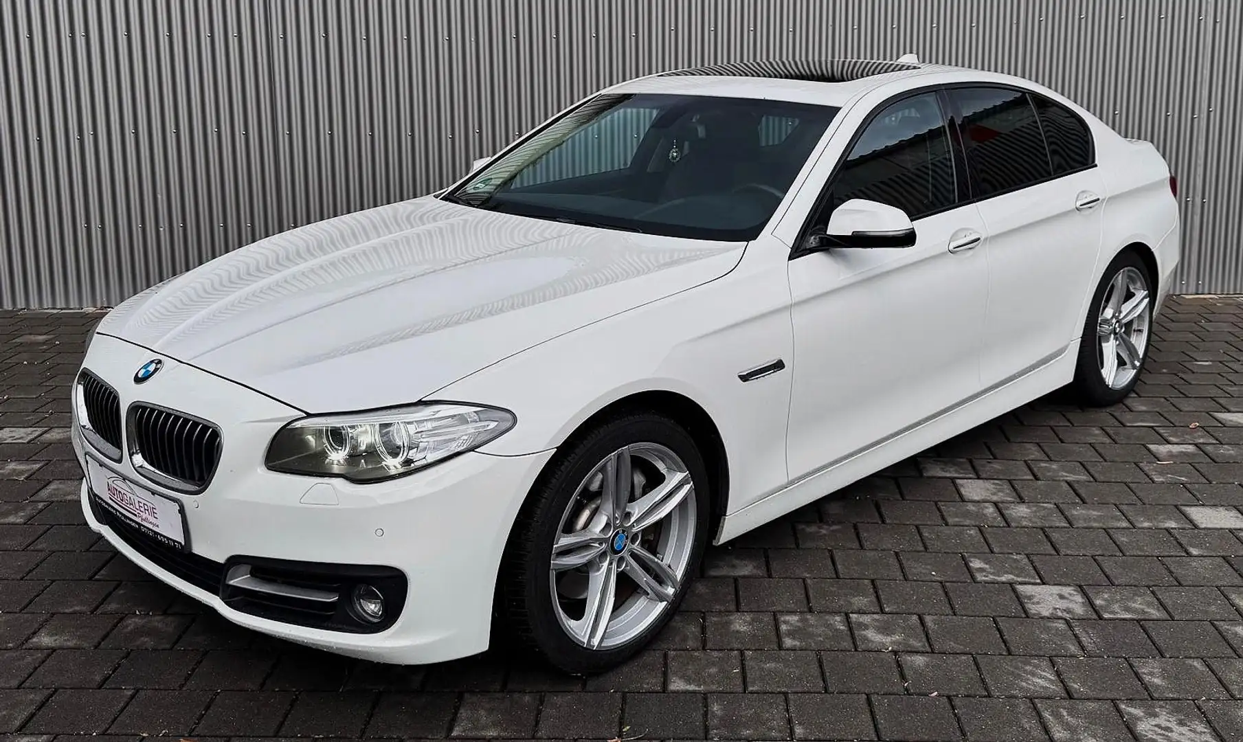 BMW 530 d xDrive SITZBELÜFTUNG/SCHIEBEDACH/LEDER/AHK Weiß - 1