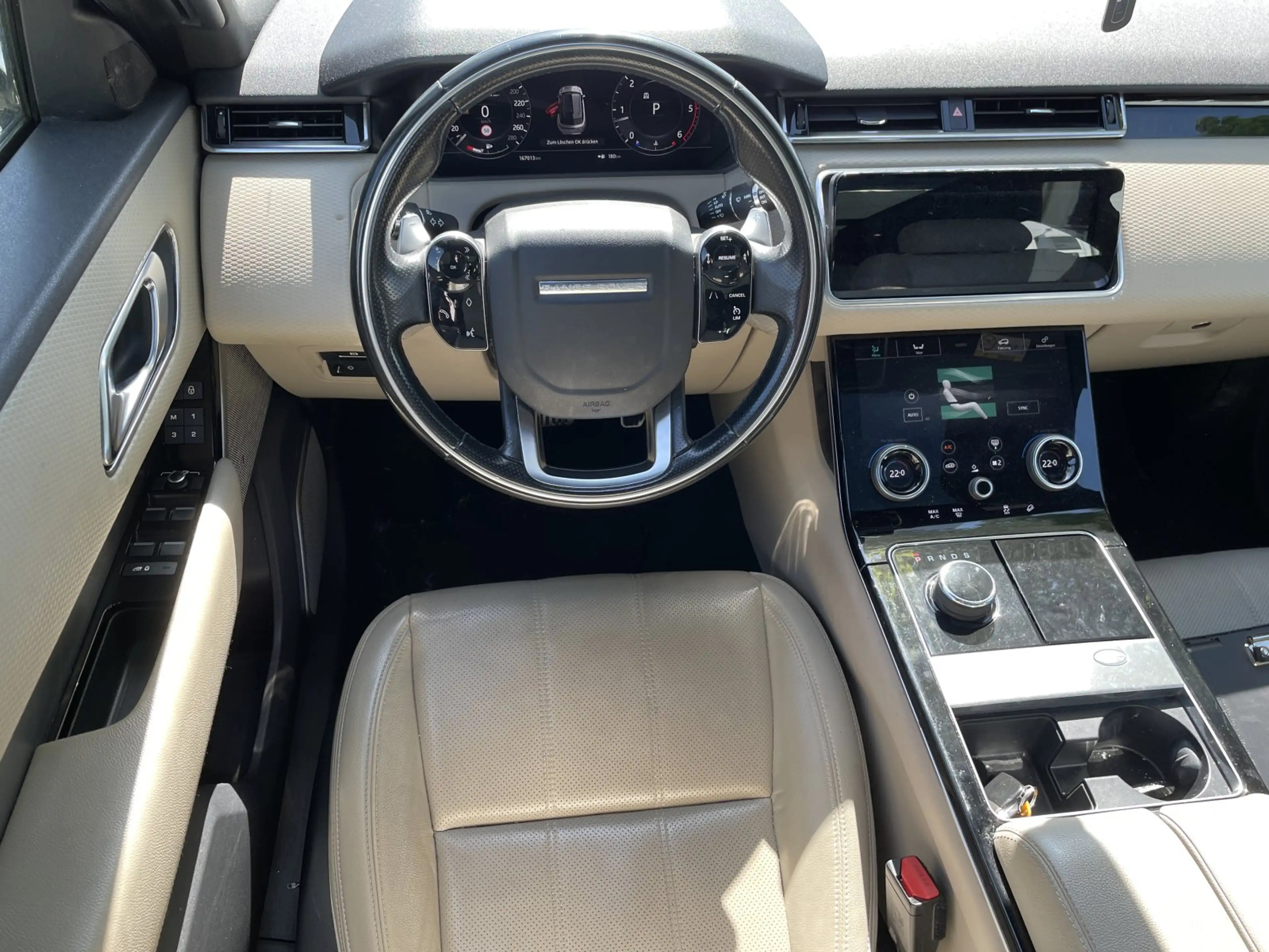 Land Rover Range Rover Velar D300 AWD  R-Dynamic SE Pano AHK — photo 4