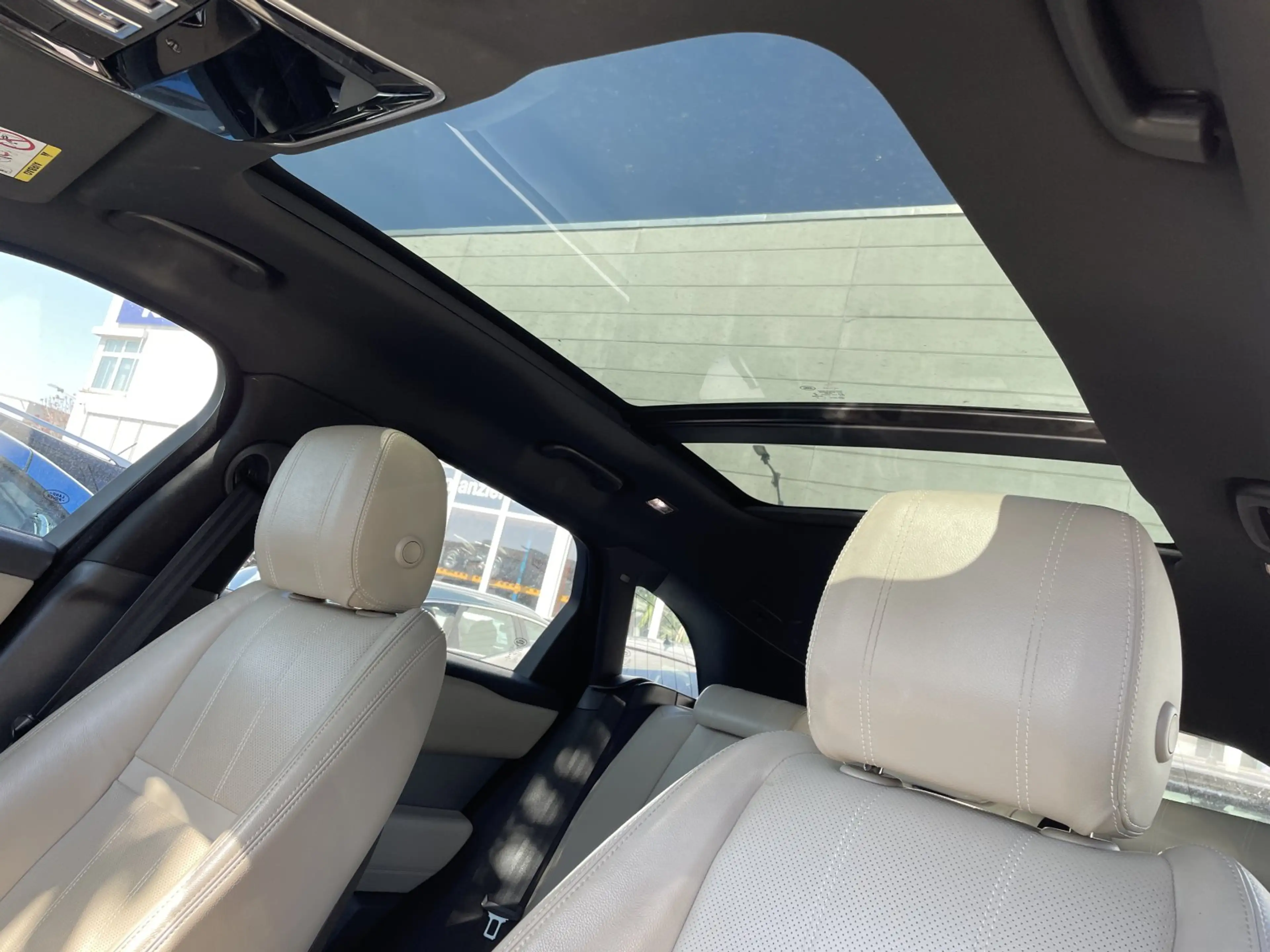 Land Rover Range Rover Velar D300 AWD  R-Dynamic SE Pano AHK — photo 11