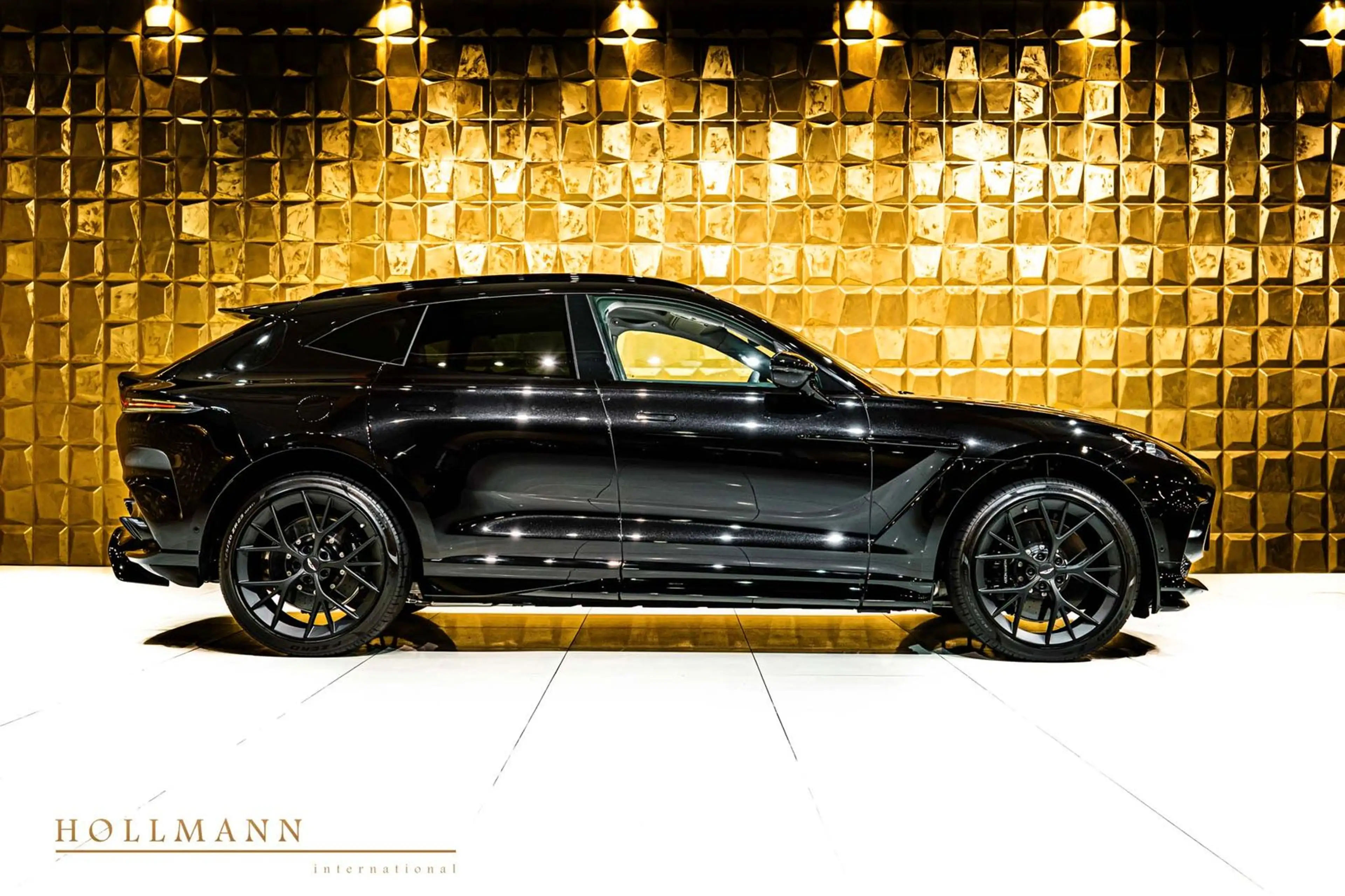 Aston Martin DBX 707 — photo 10