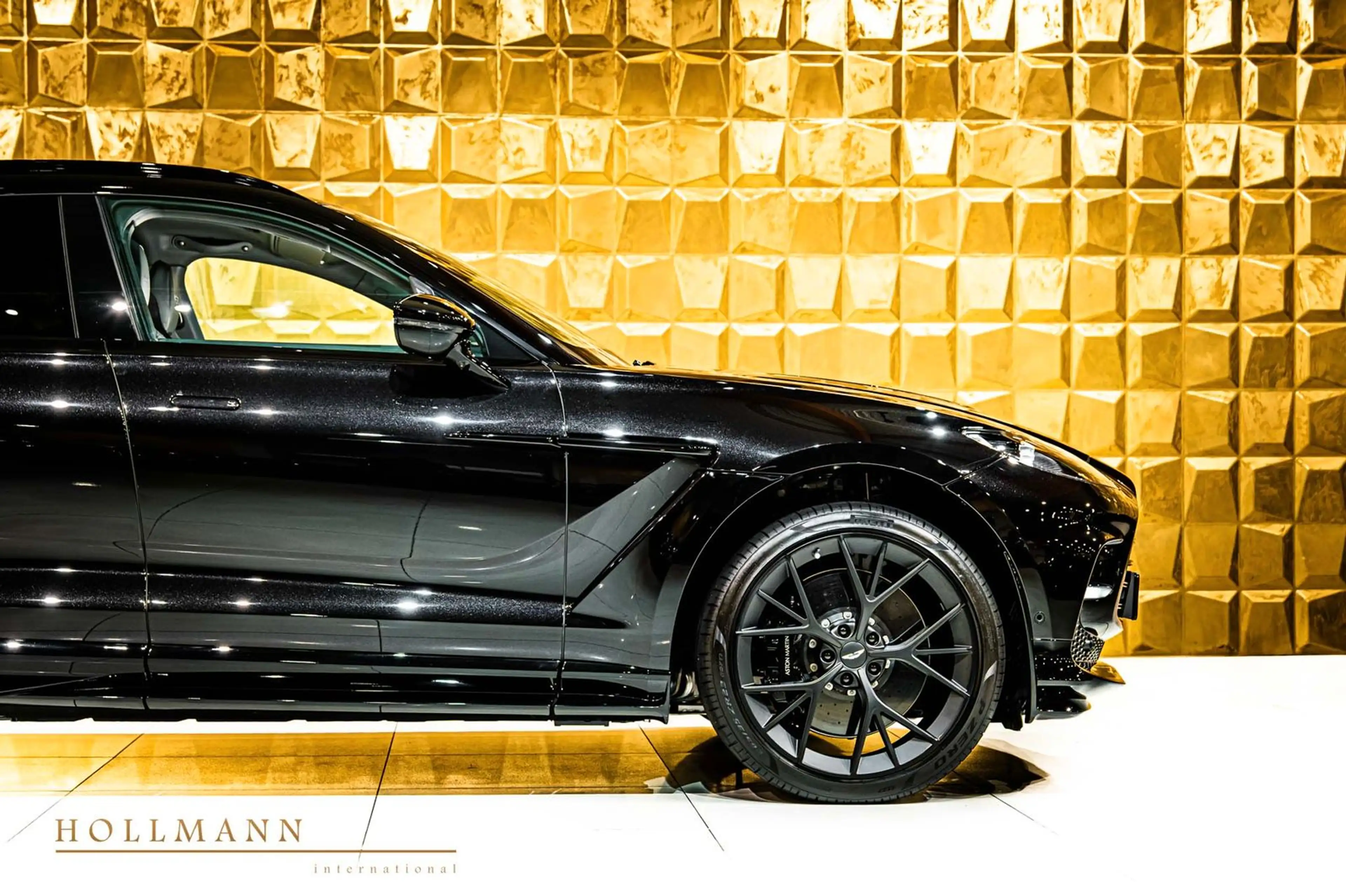 Aston Martin DBX 707 — photo 9