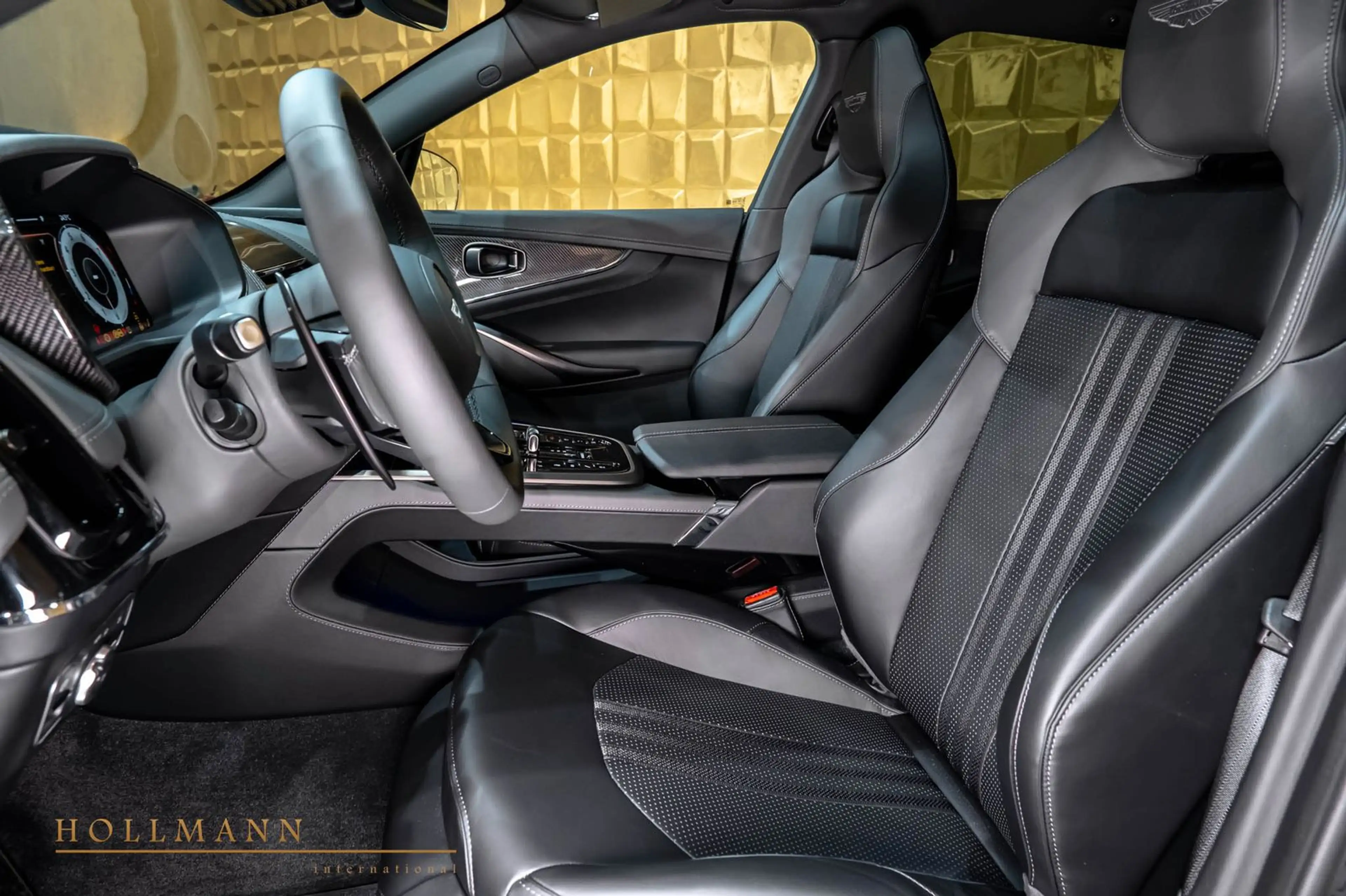Aston Martin DBX 707 — photo 12