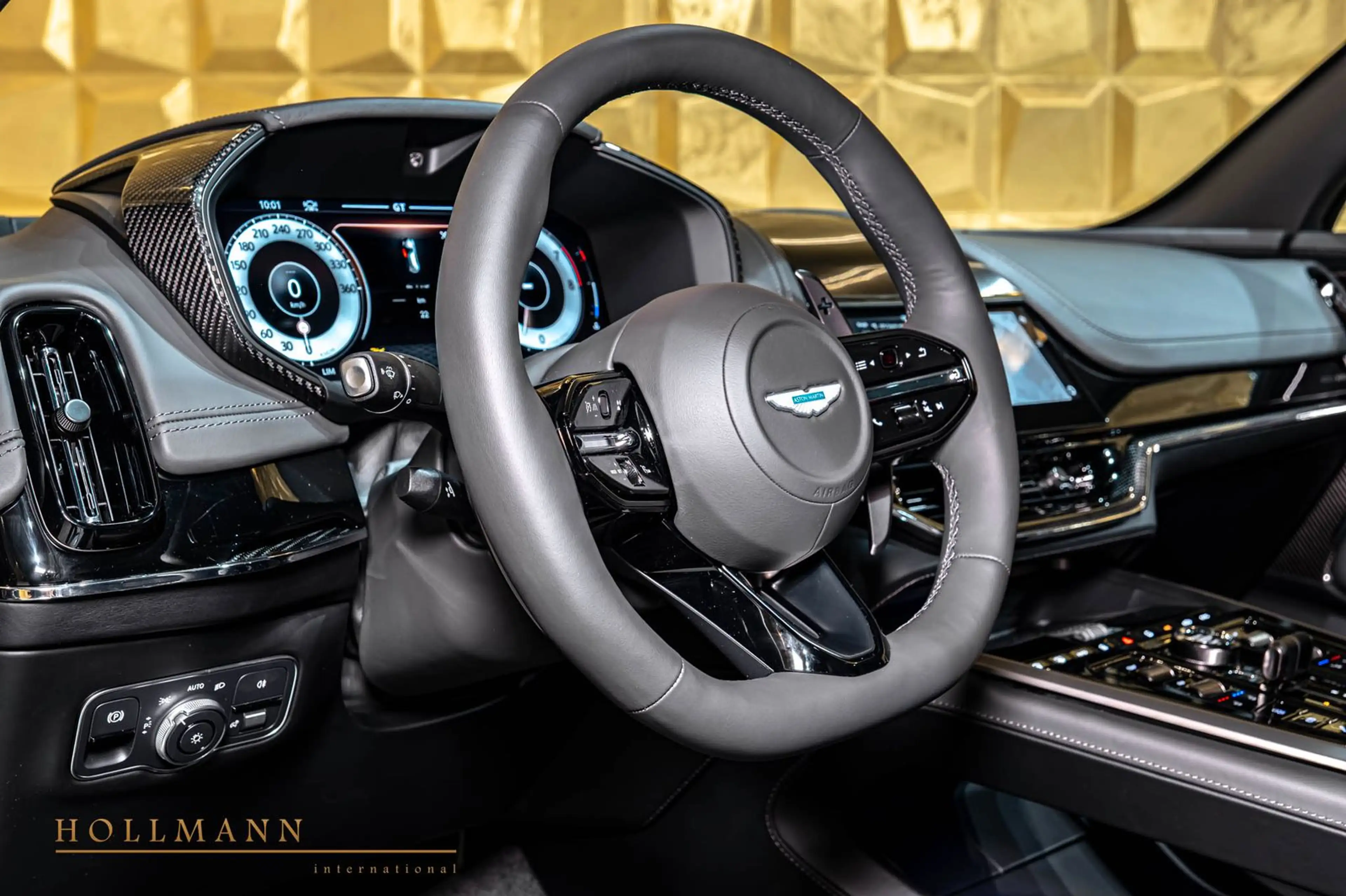 Aston Martin DBX 707 — photo 15