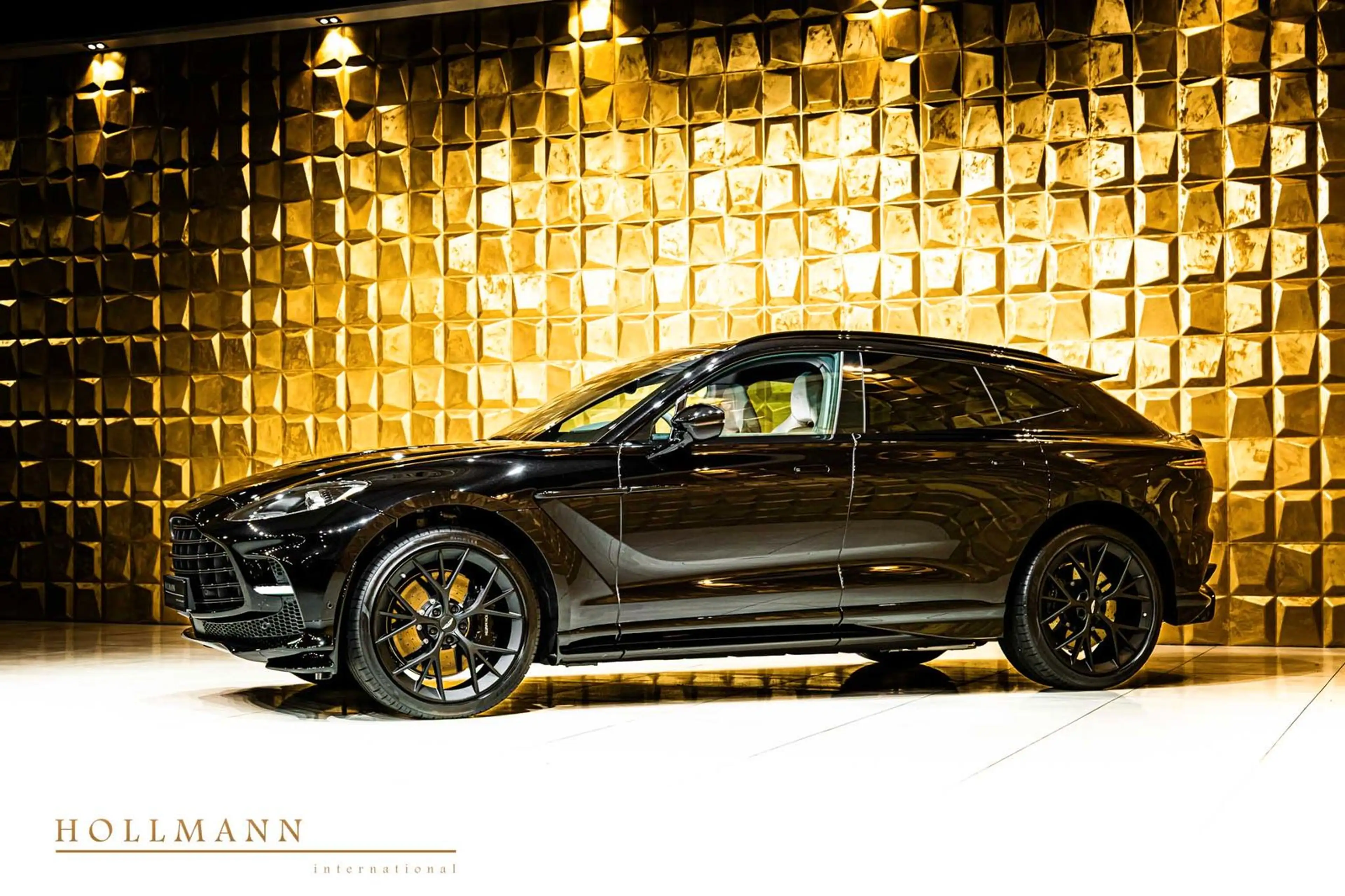 Aston Martin DBX 707 — photo 7