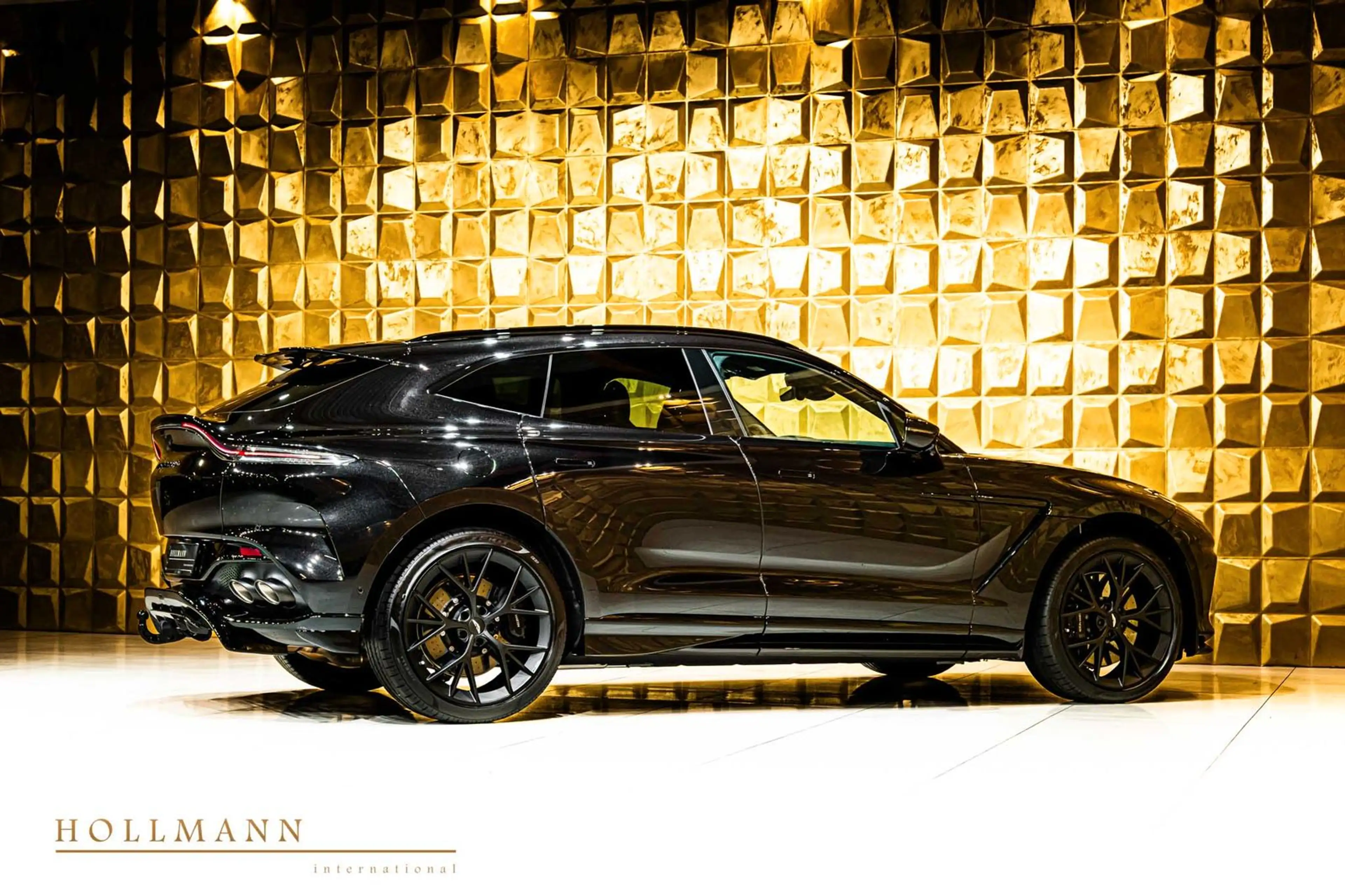 Aston Martin DBX 707 — photo 4