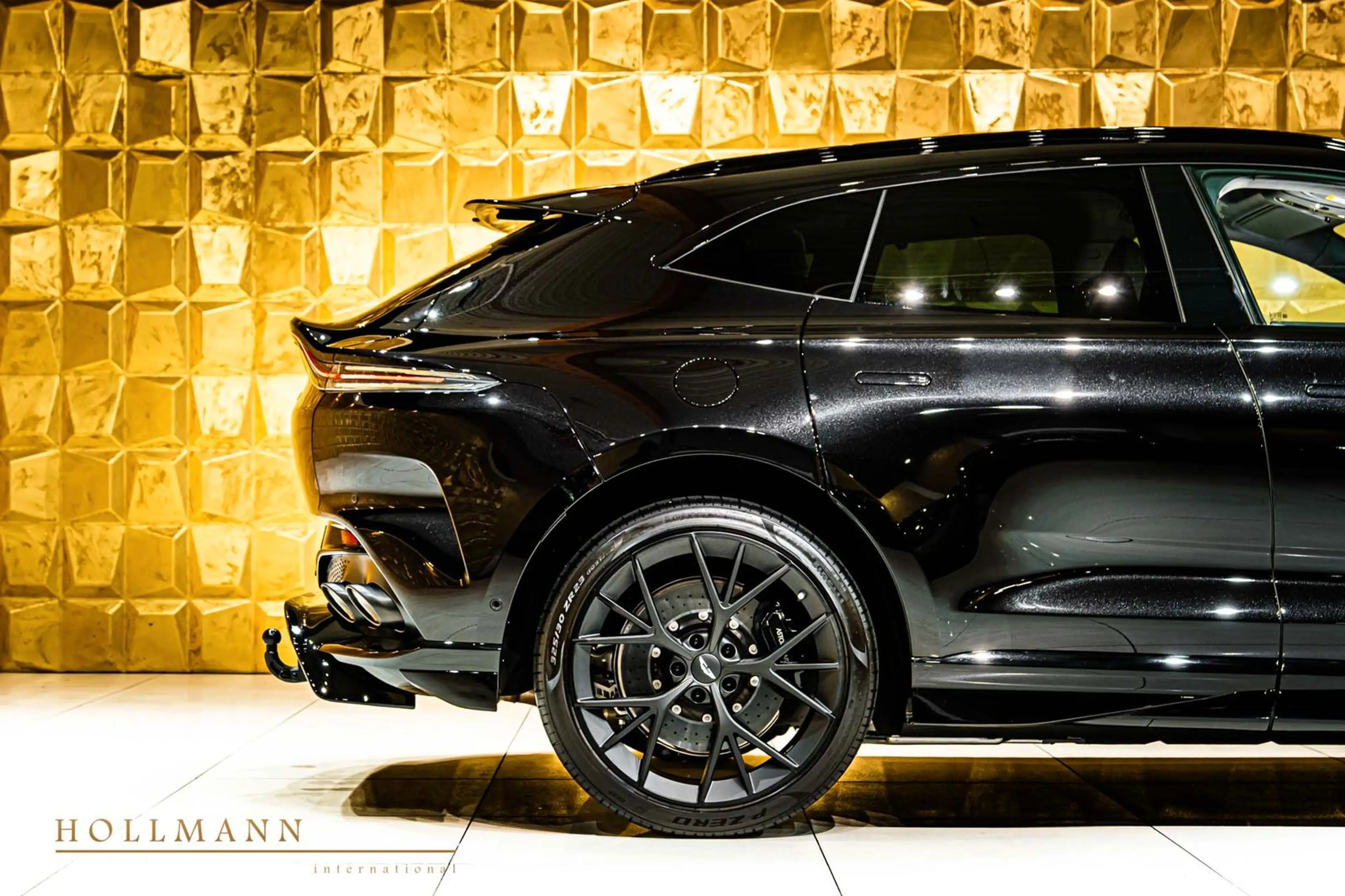Aston Martin DBX 707 — photo 8