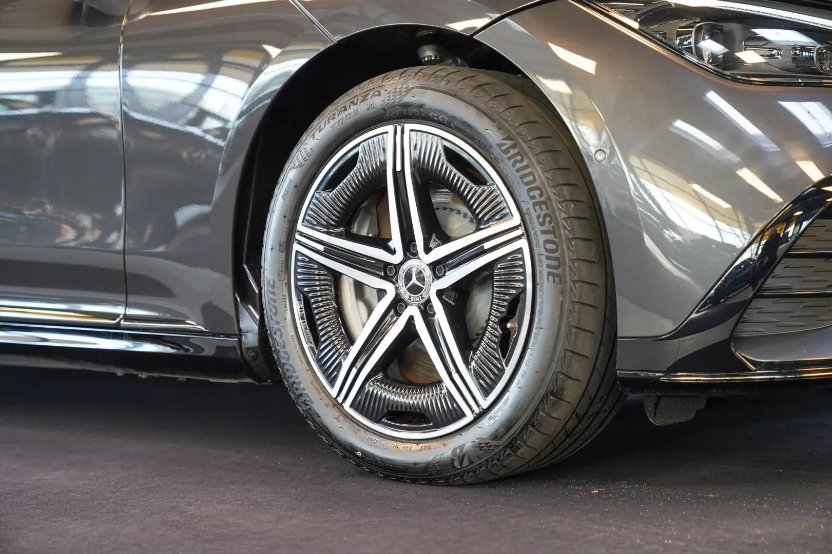 Mercedes-Benz EQE 300 EQE 300 AMG Line Night Leder Massage Panorama Grau - 2