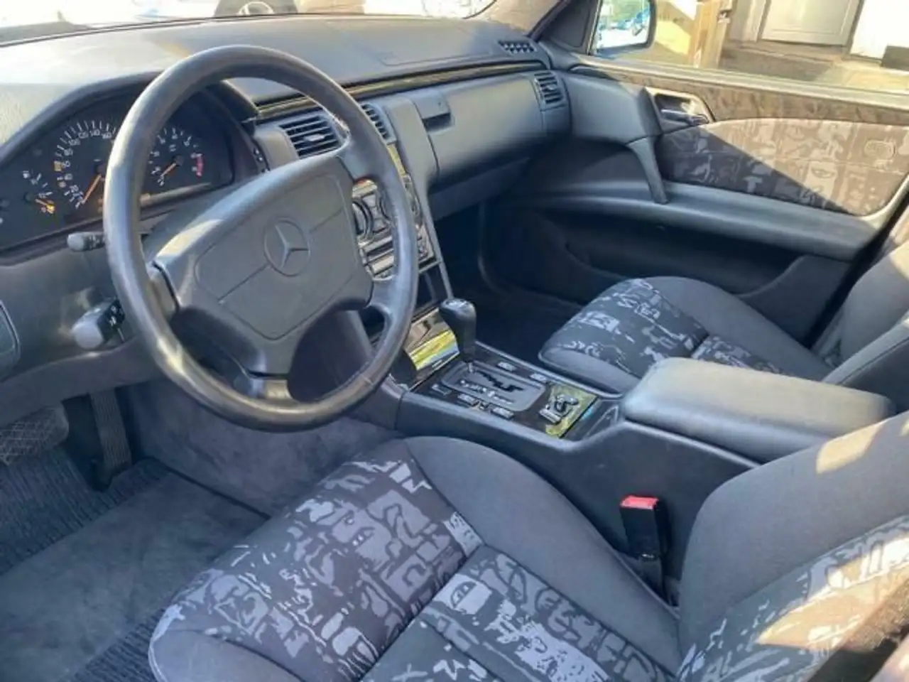 Mercedes-Benz E 320 Limou Avantgarde Org.57000 km, foto 5