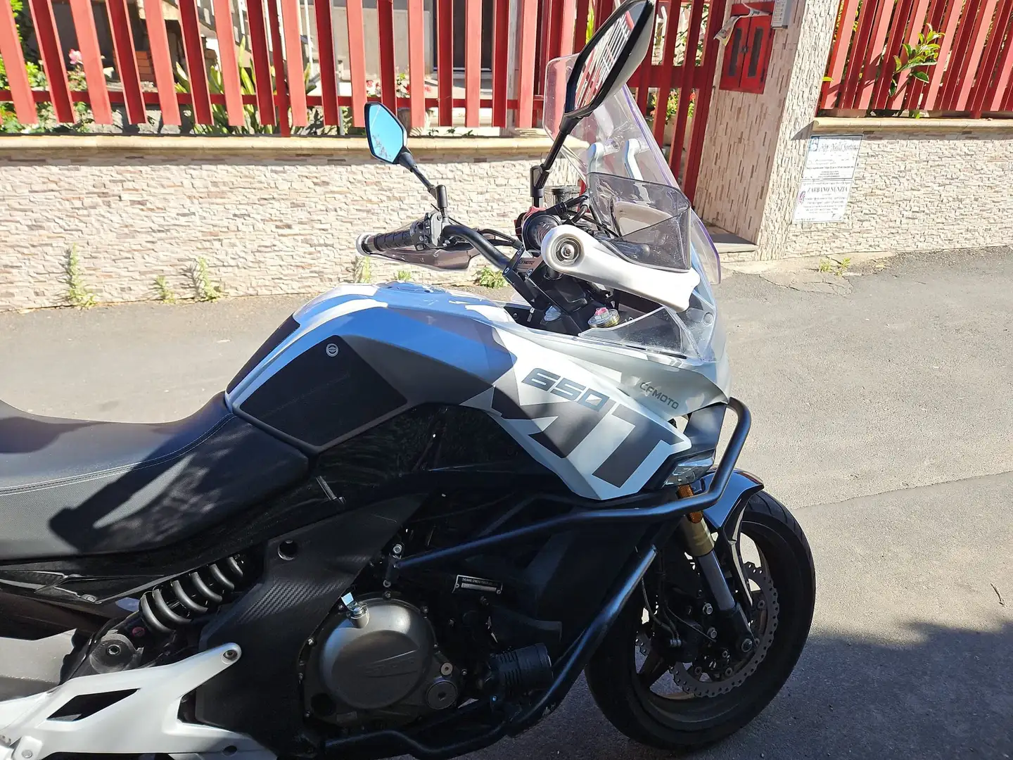 CFMOTO 650 MT Bianco - 2