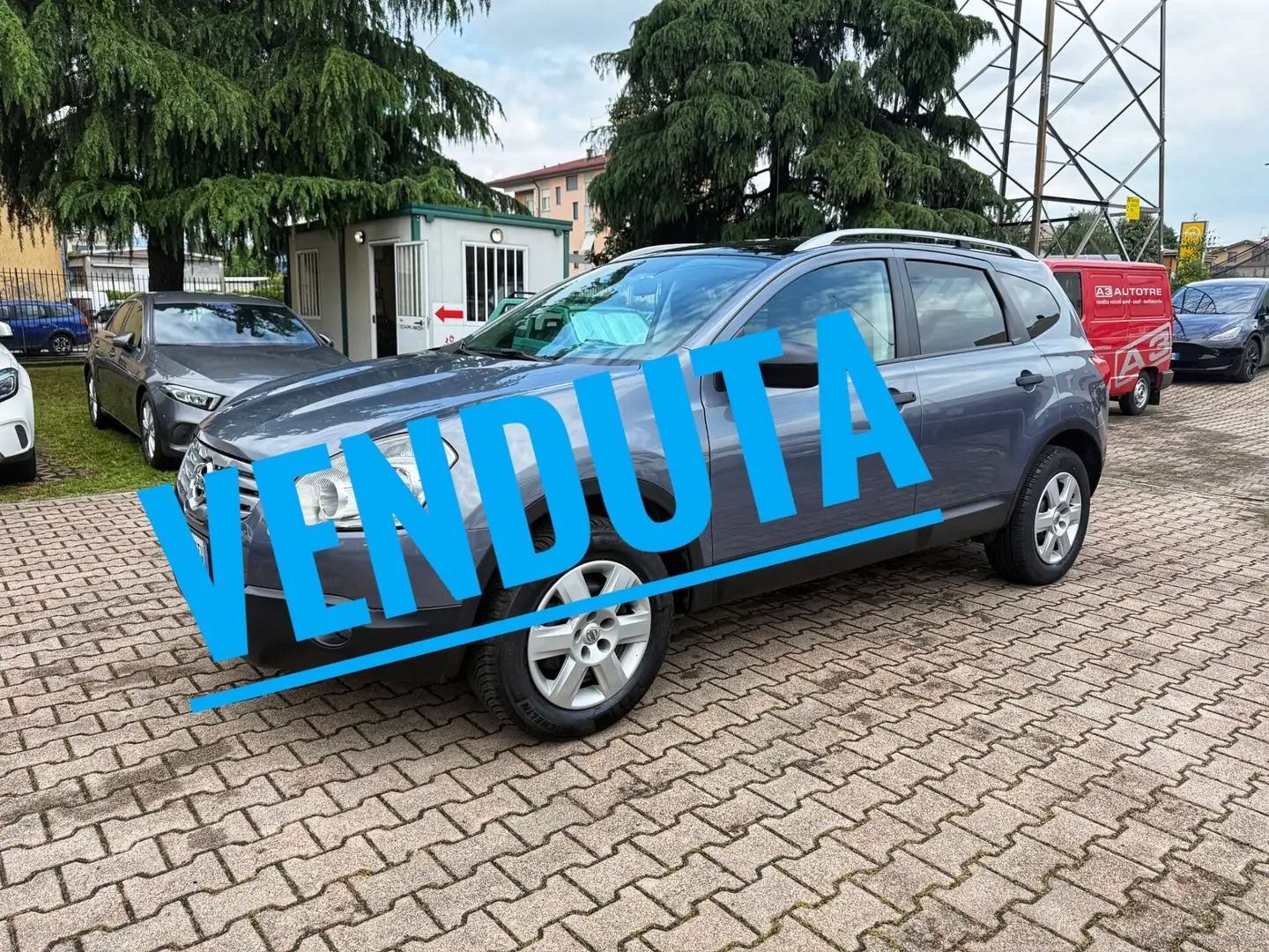 Nissan Qashqai 2 1.6 16V 7 POSTI TETTO PANORAMICO Gris - 1