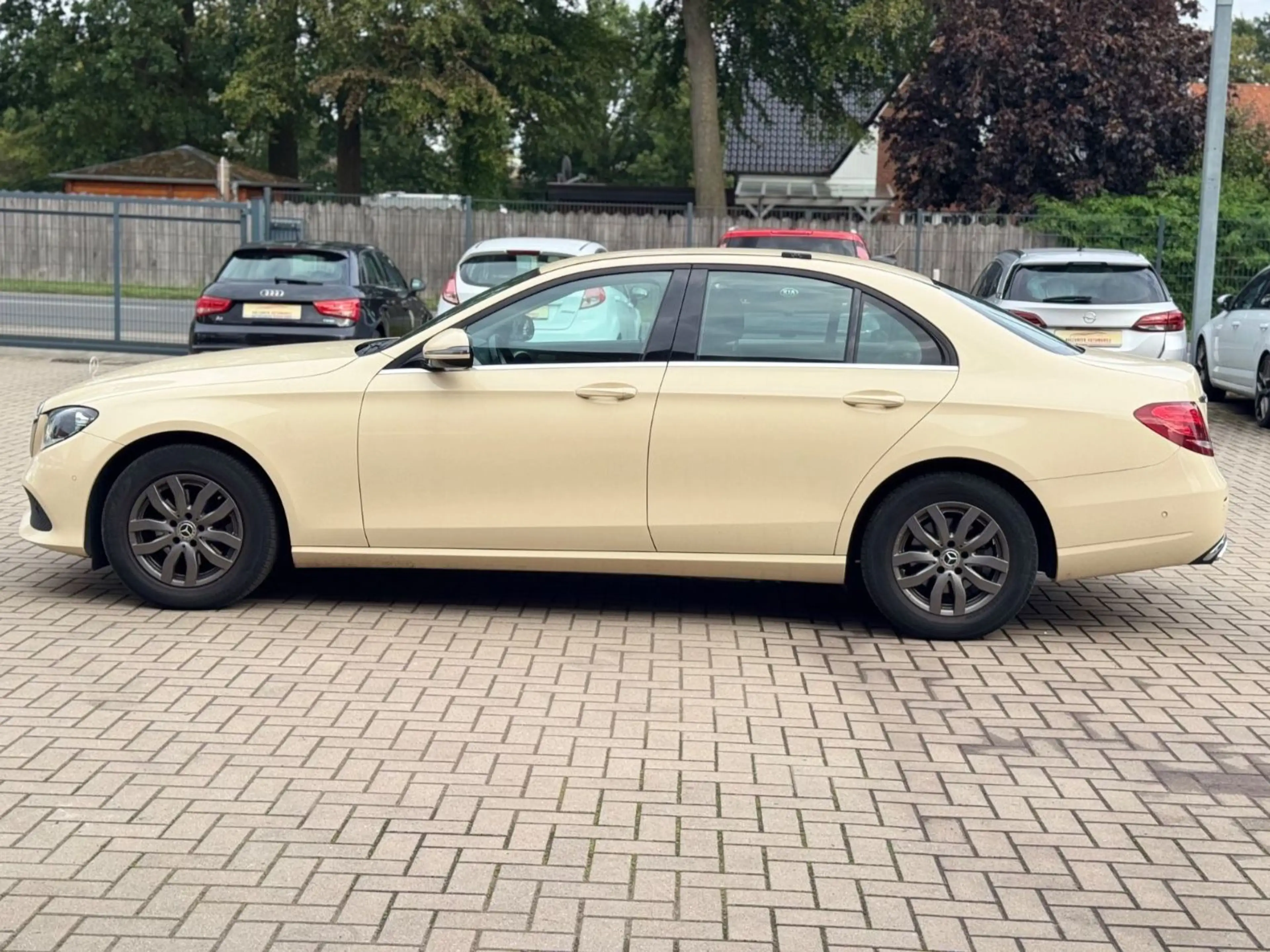 Mercedes-Benz E 200 d TAXI *AUTOMATIK*LEDER*NAVIGATION* — photo 10