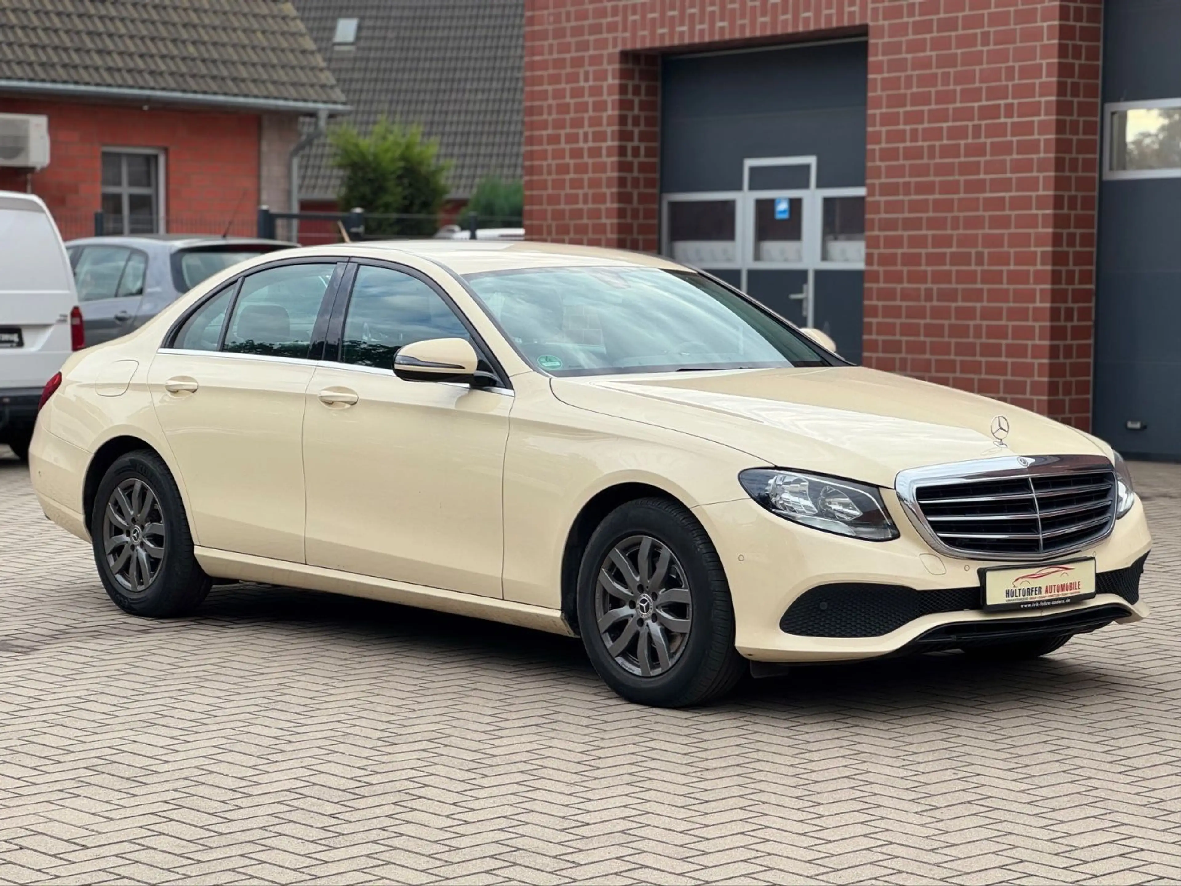 Mercedes-Benz E 200 d TAXI *AUTOMATIK*LEDER*NAVIGATION* — photo 6