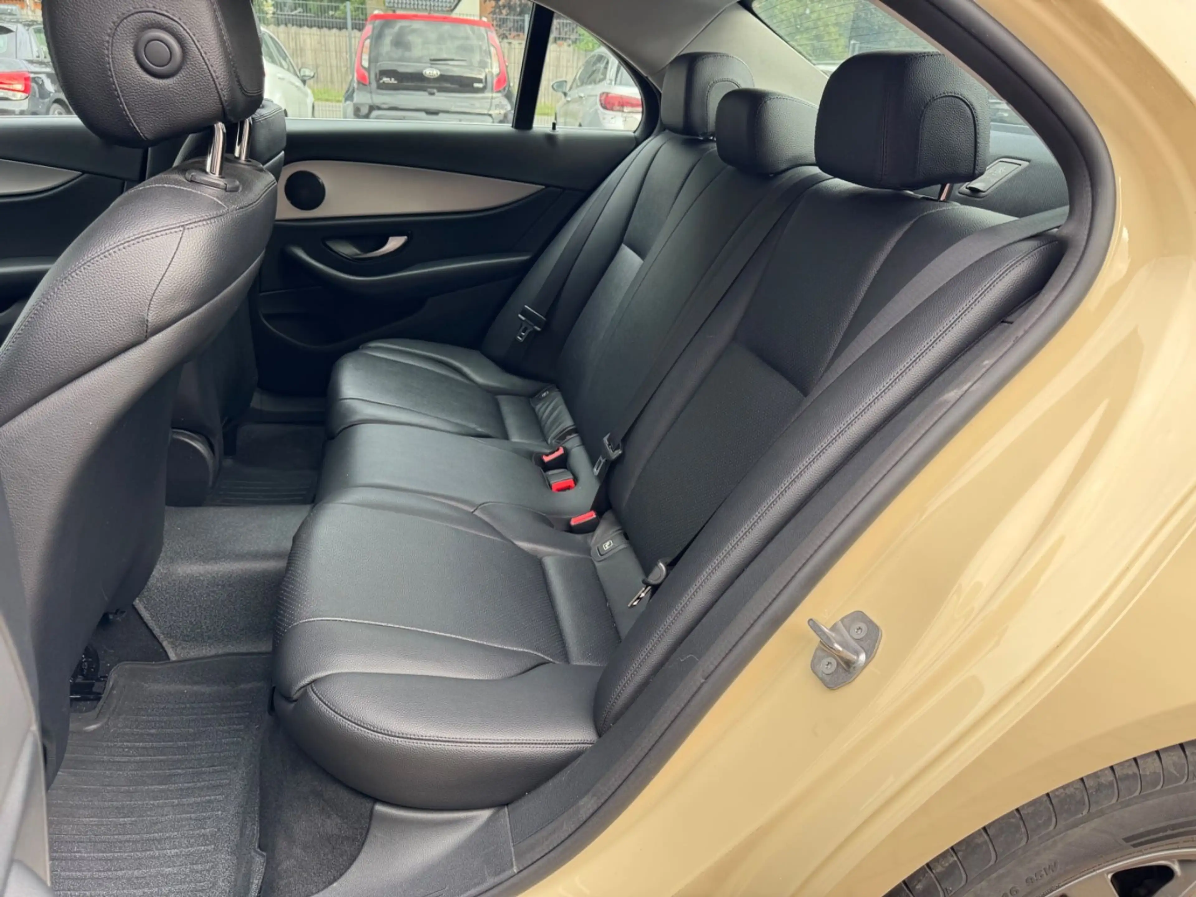 Mercedes-Benz E 200 d TAXI *AUTOMATIK*LEDER*NAVIGATION* — photo 15