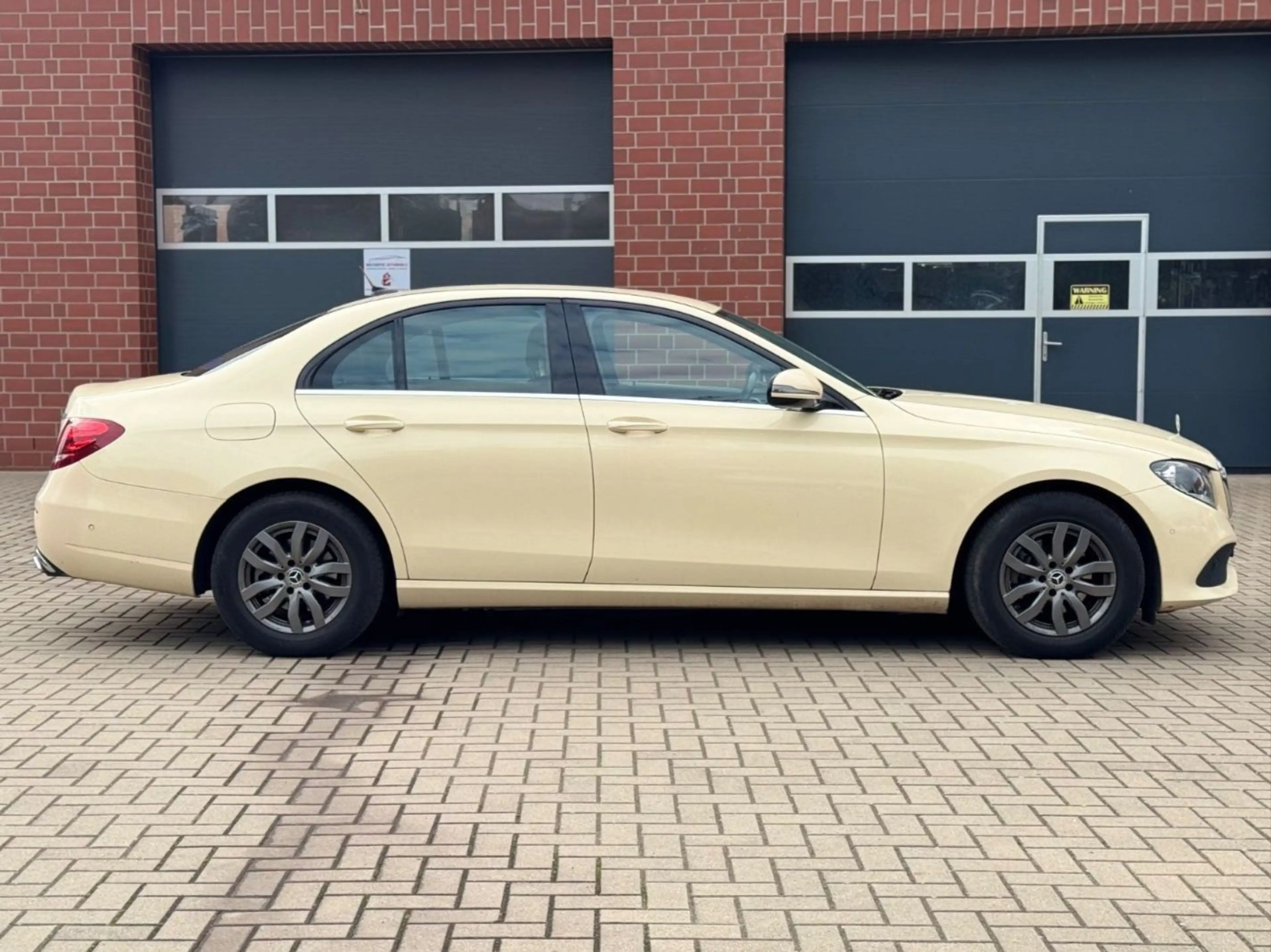 Mercedes-Benz E 200 d TAXI *AUTOMATIK*LEDER*NAVIGATION* — photo 9