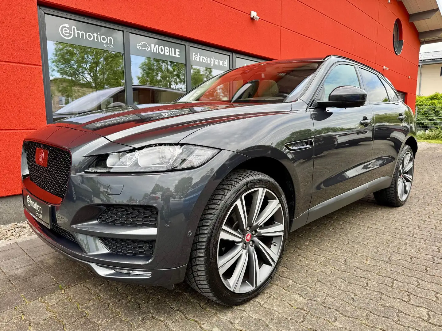 Jaguar F-Pace Prestige AWD*Pano*Leder*Kamera*AHK*Headup Grijs - 1