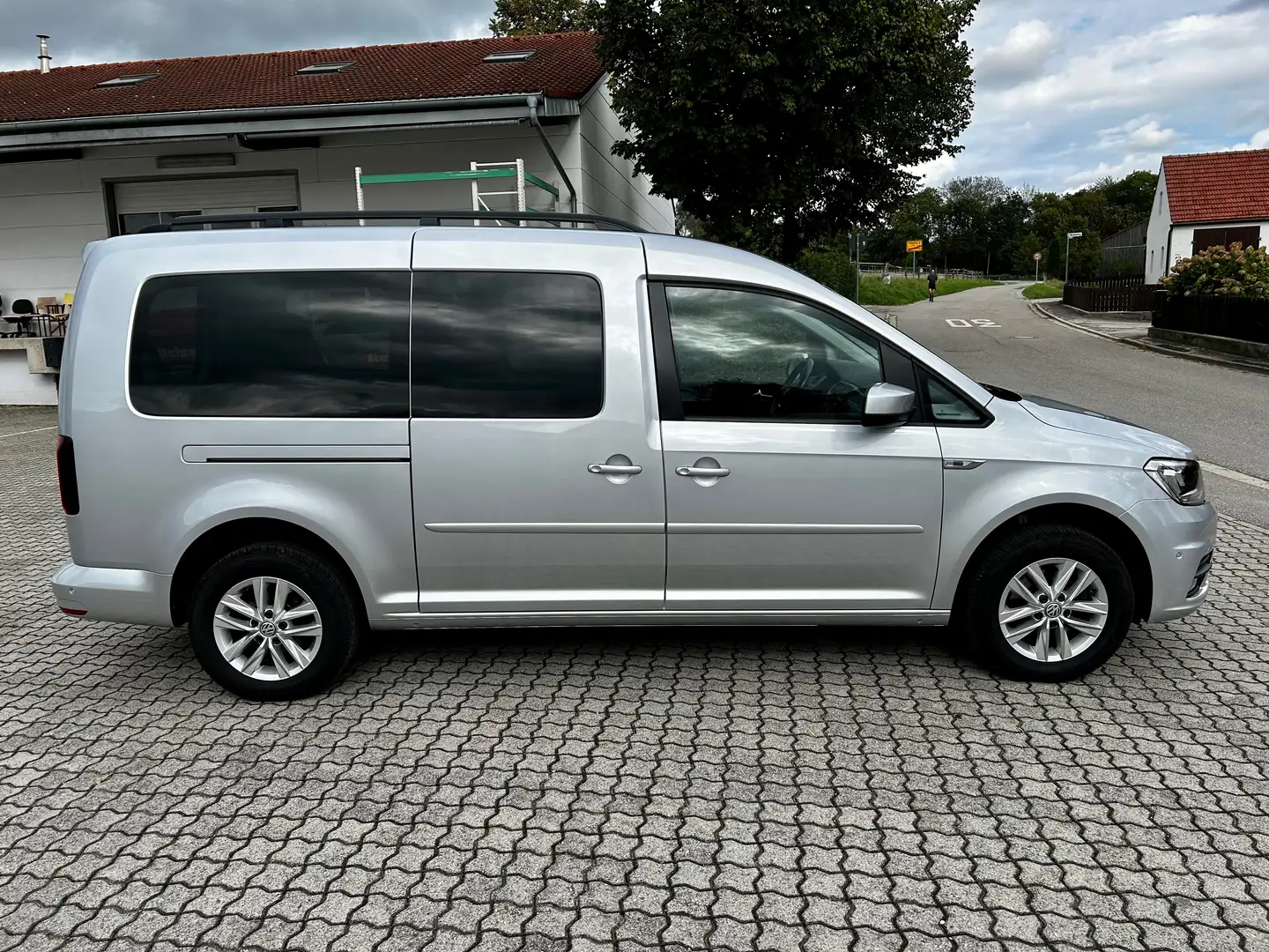 Volkswagen Caddy Maxi Comfortline BMT*7–Sitze* Silber - 2