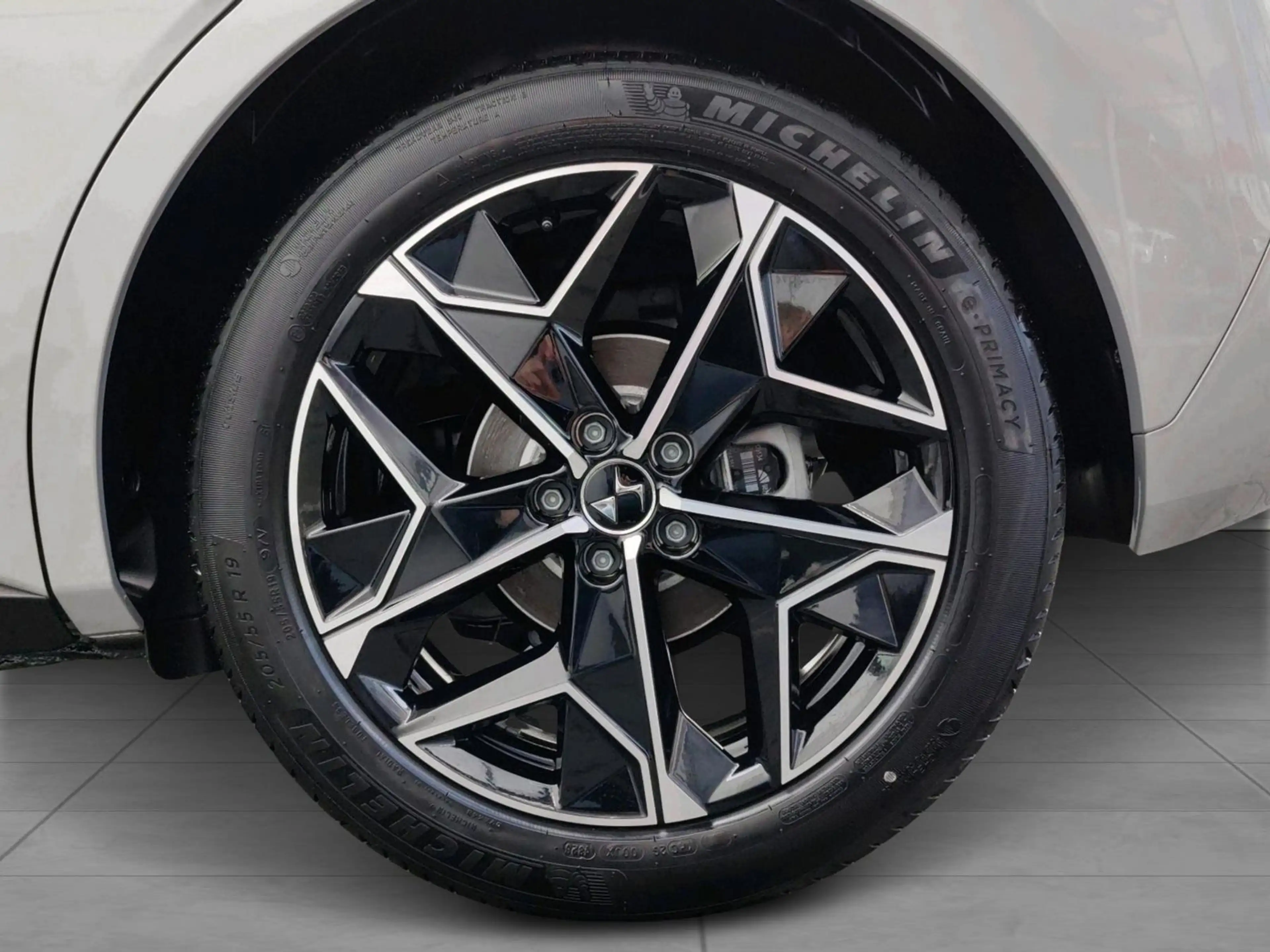 DS Automobiles N°4 ÉTOILE + Nappa BlueHDi 131 PS — photo 6