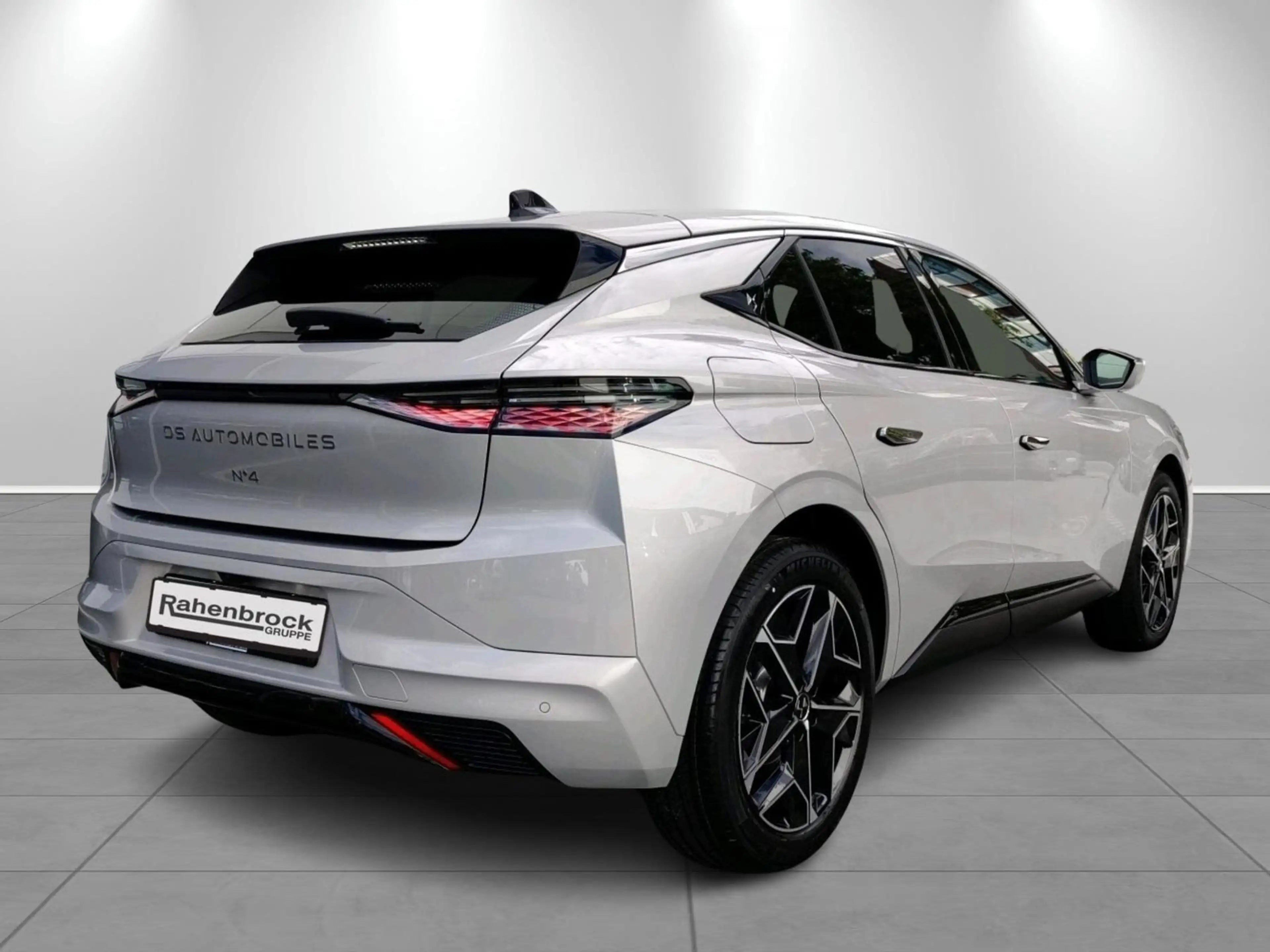 DS Automobiles N°4 ÉTOILE + Nappa BlueHDi 131 PS — photo 4