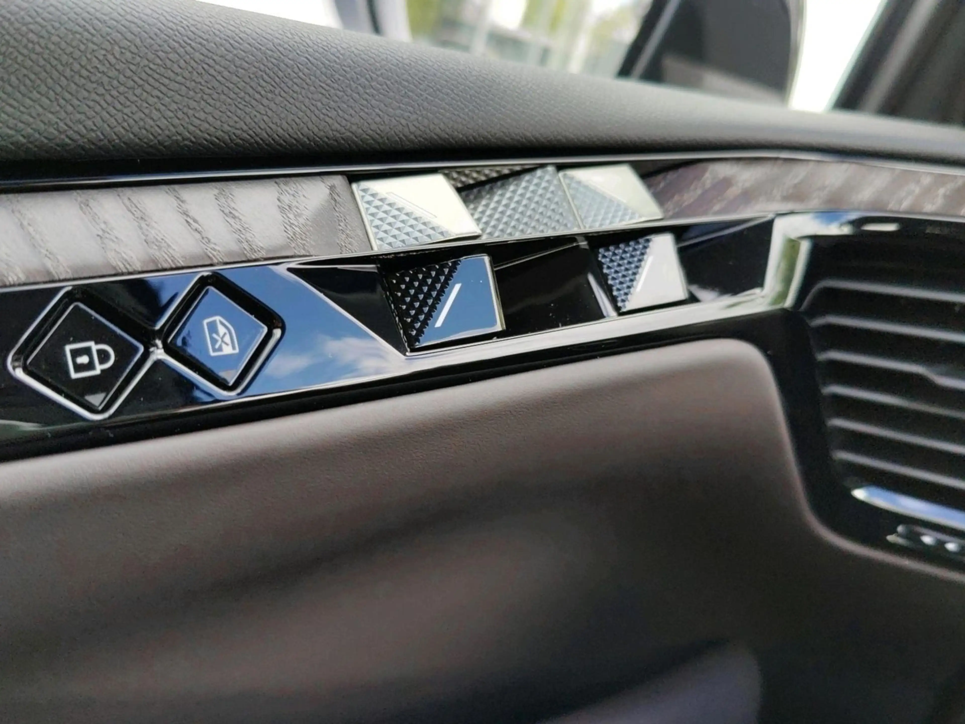 DS Automobiles N°4 ÉTOILE + Nappa BlueHDi 131 PS — photo 13