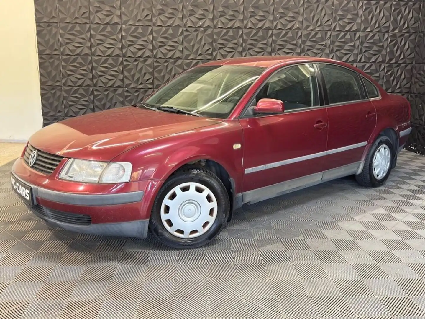 Volkswagen Passat 1.9 TDI Comfortline 1 Besitz Rojo - 2