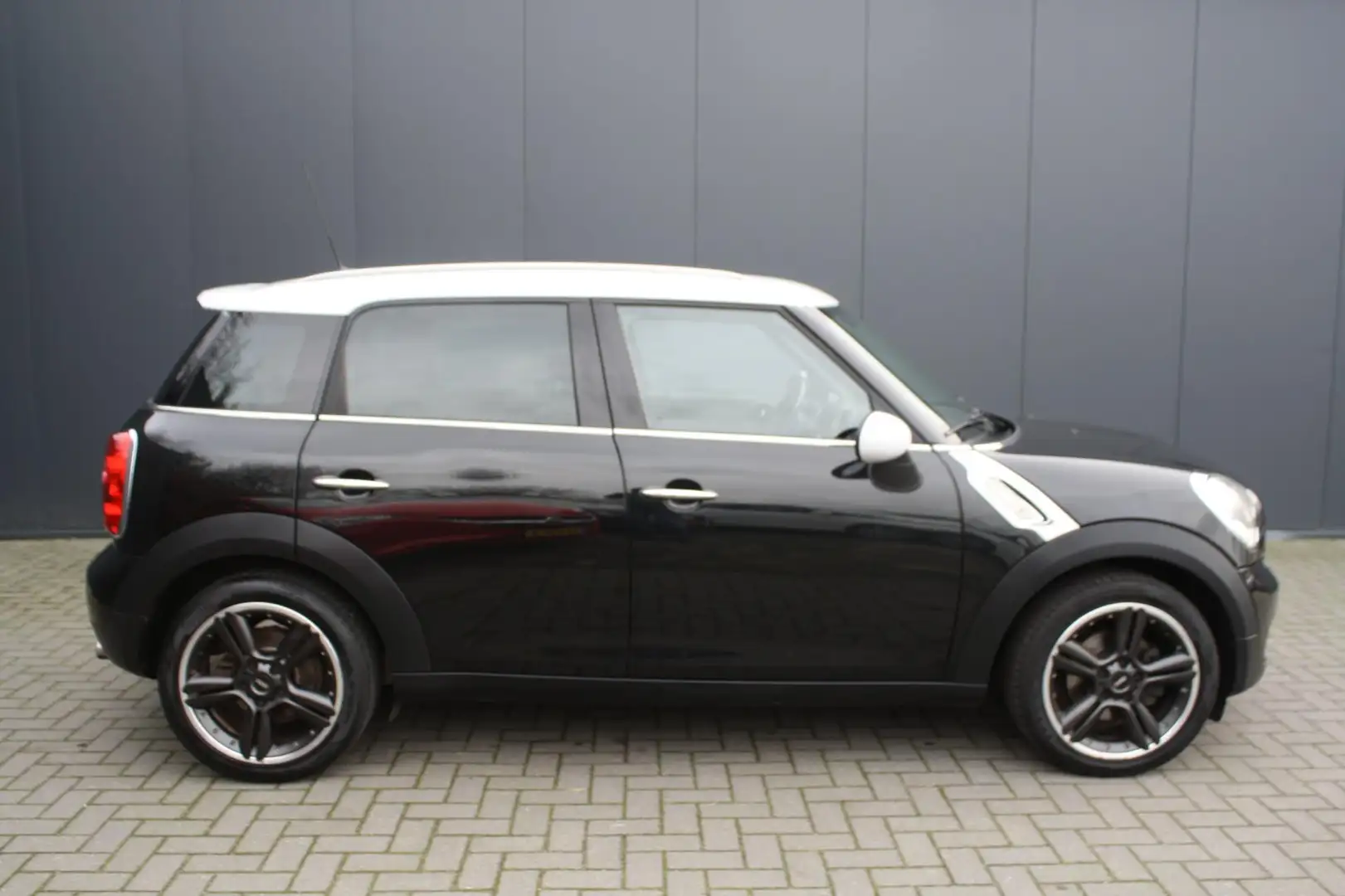 MINI Cooper Countryman Mini 1.6 Chili - CLIMATE CONTROL - PDC - XENON Zwart - 2